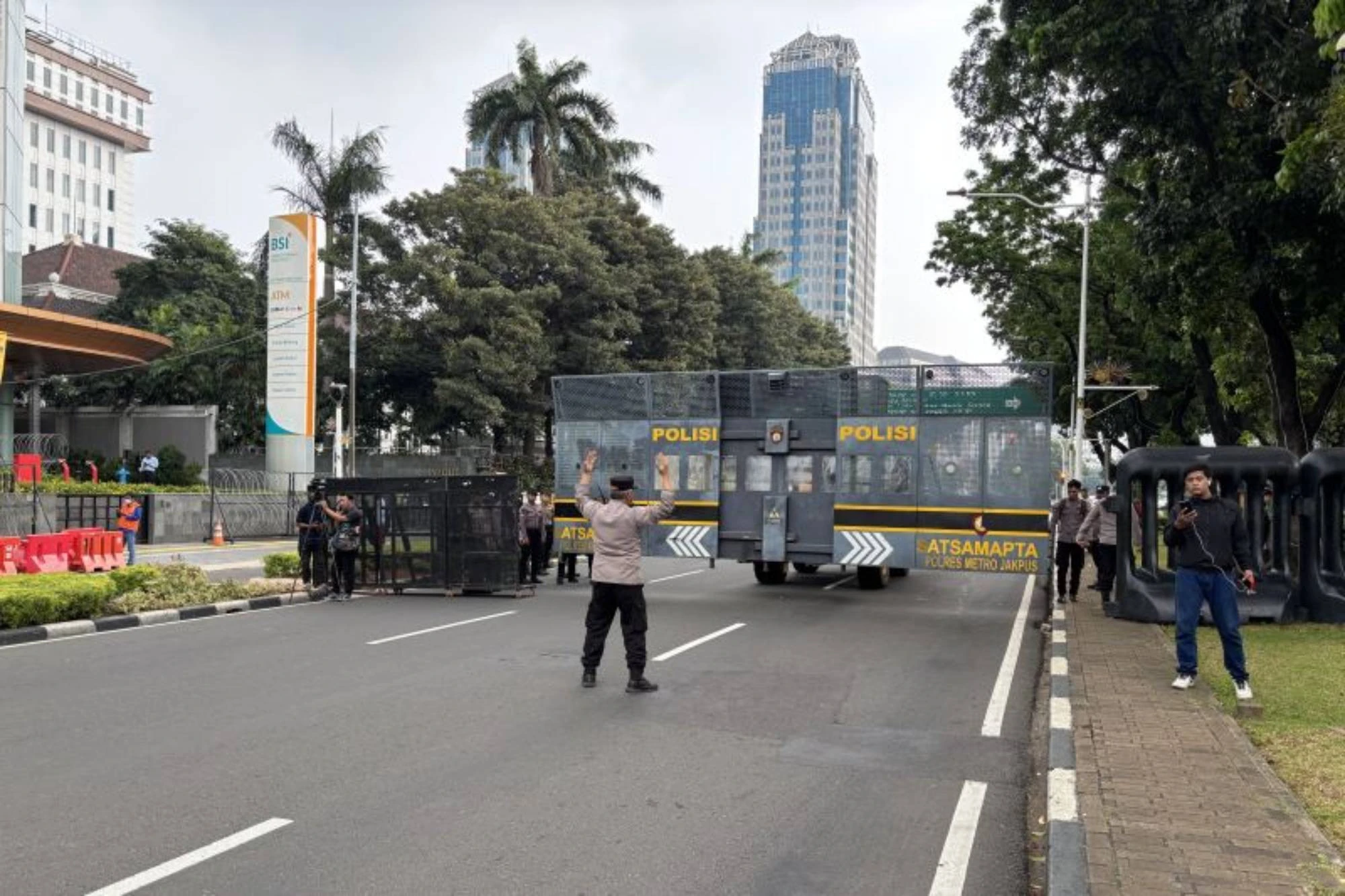 Imbas Aksi Demo Mahasiswa, Jalan Medan Merdeka Selatan Ditutup