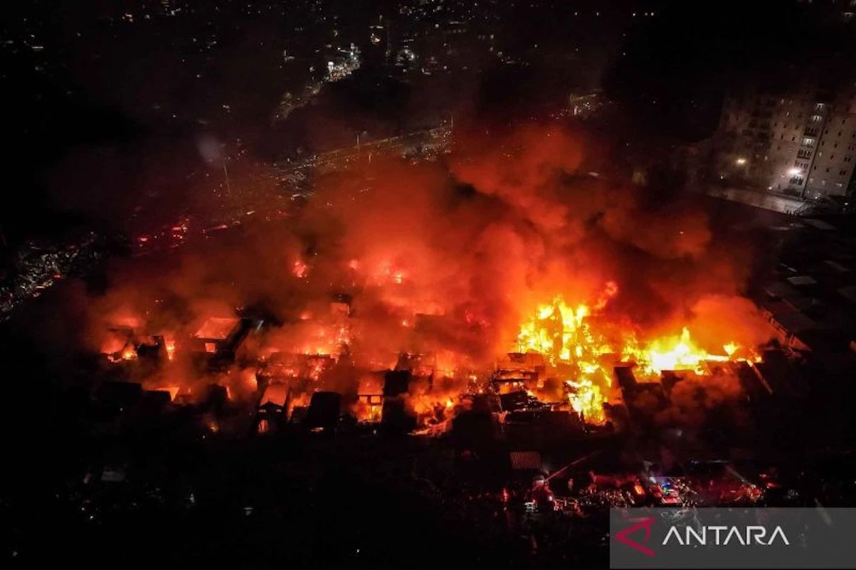Kebakaran Permukiman di Kawasan Pasar Jiung Kemayoran, 3 Orang Terluka