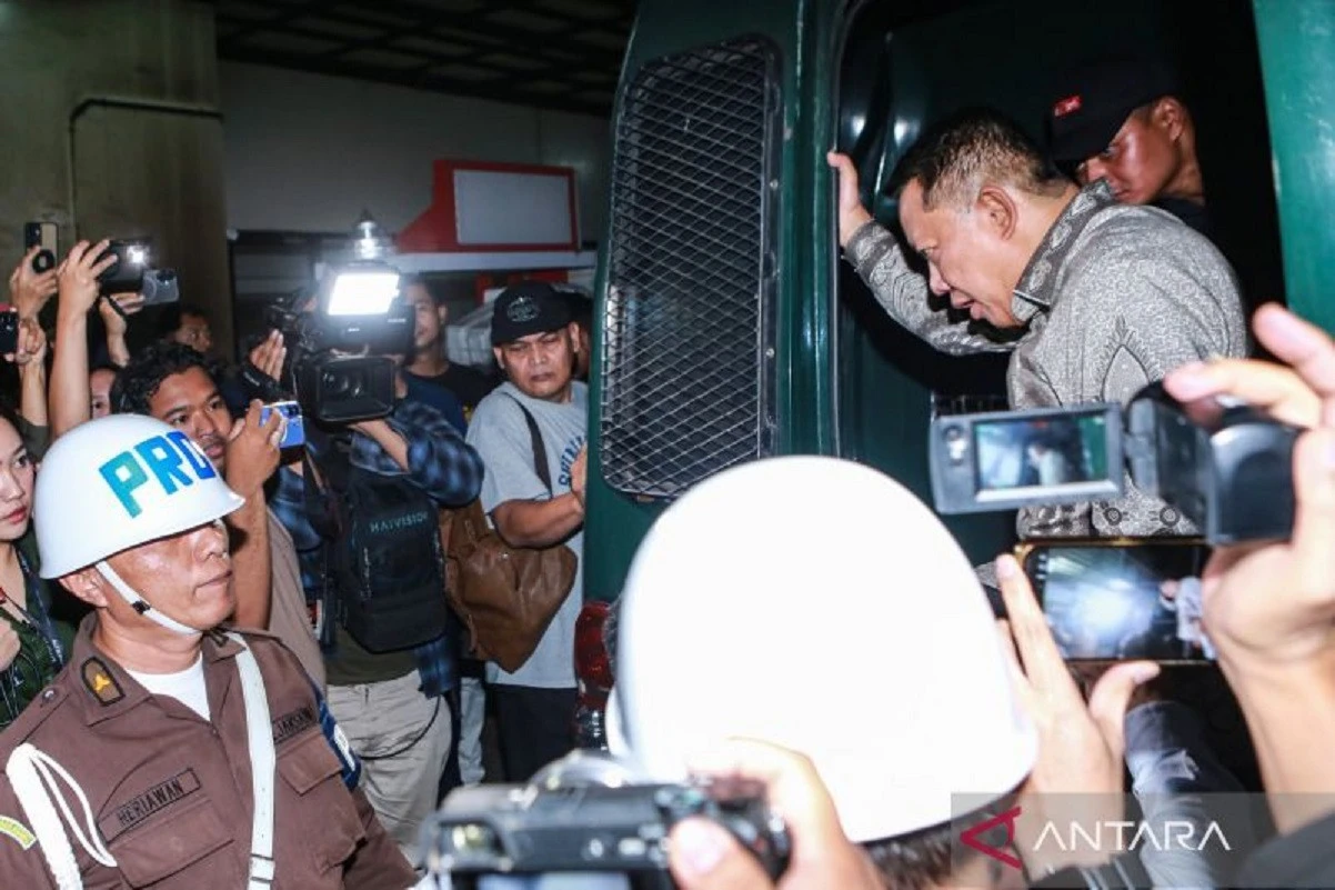 Usut Dalang Pencucian Uang Eks Jampidsus Febrie Adriansyah