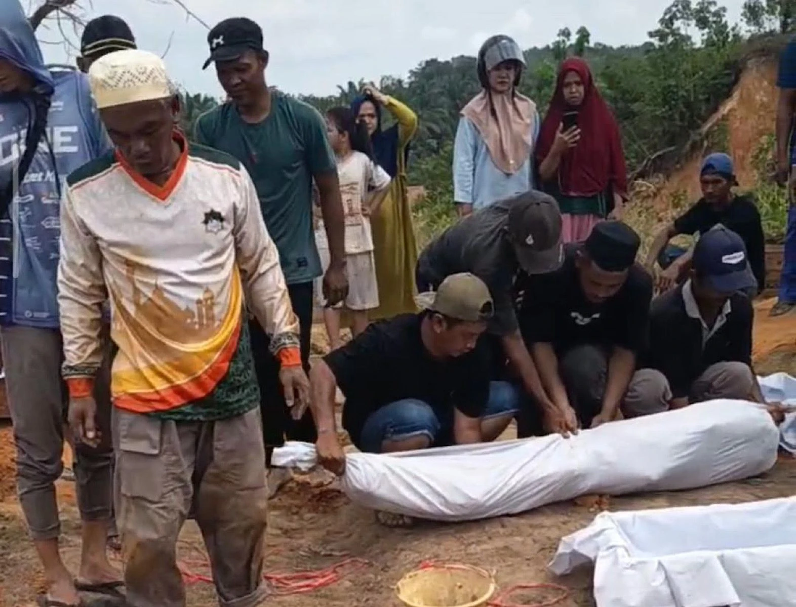 26 Tahun Dimakamkan, Jenazah Abu Zamroh di Inhu Masih Utuh Saat Dipindahkan