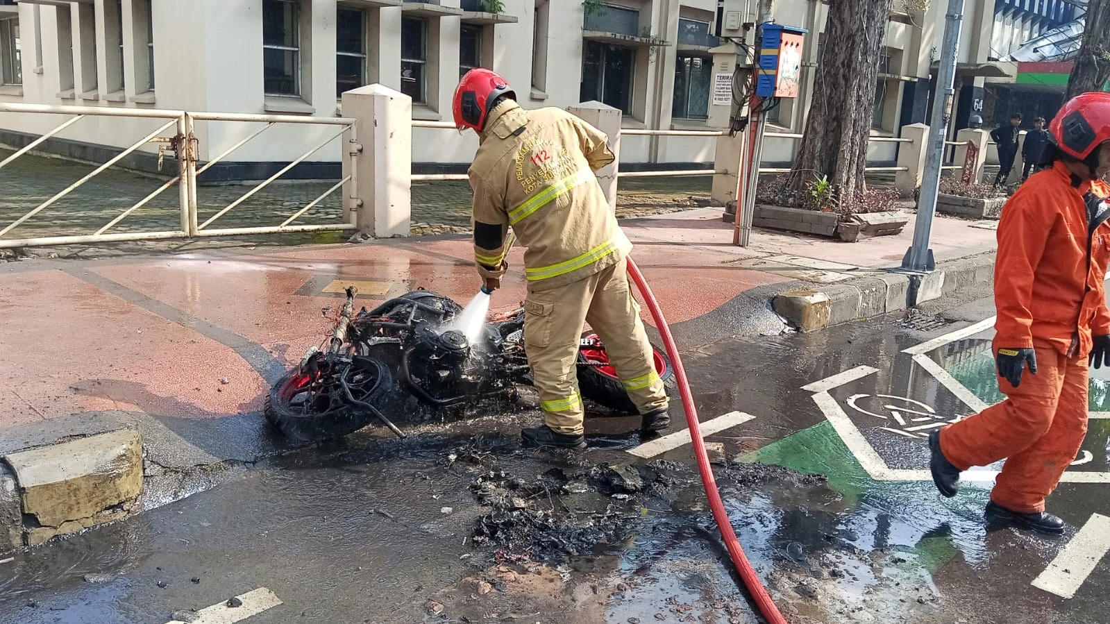 Motor Hangus Terbakar di Jalan Panglima Sudirman Surabaya, Ini Penyebabnya