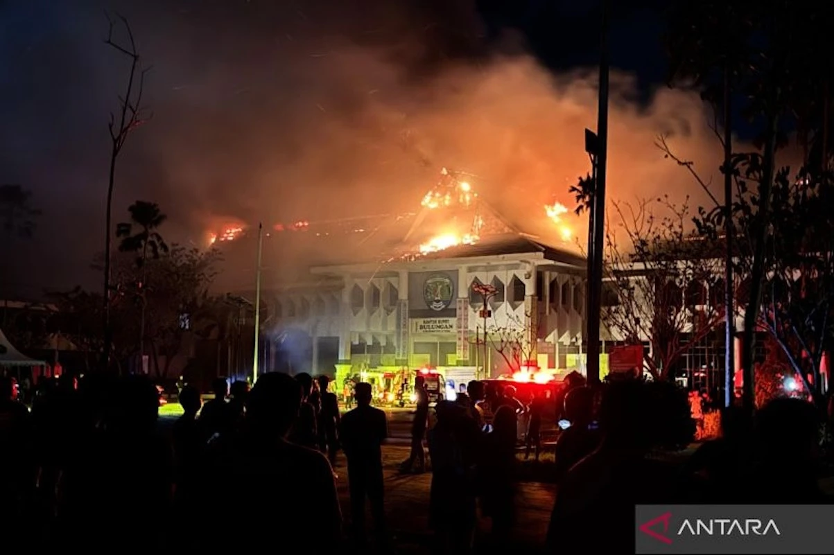 Kantor Bupati Bulungan Terbakar, 1 Petugas Damkar Terluka Kena Pecahan Kaca