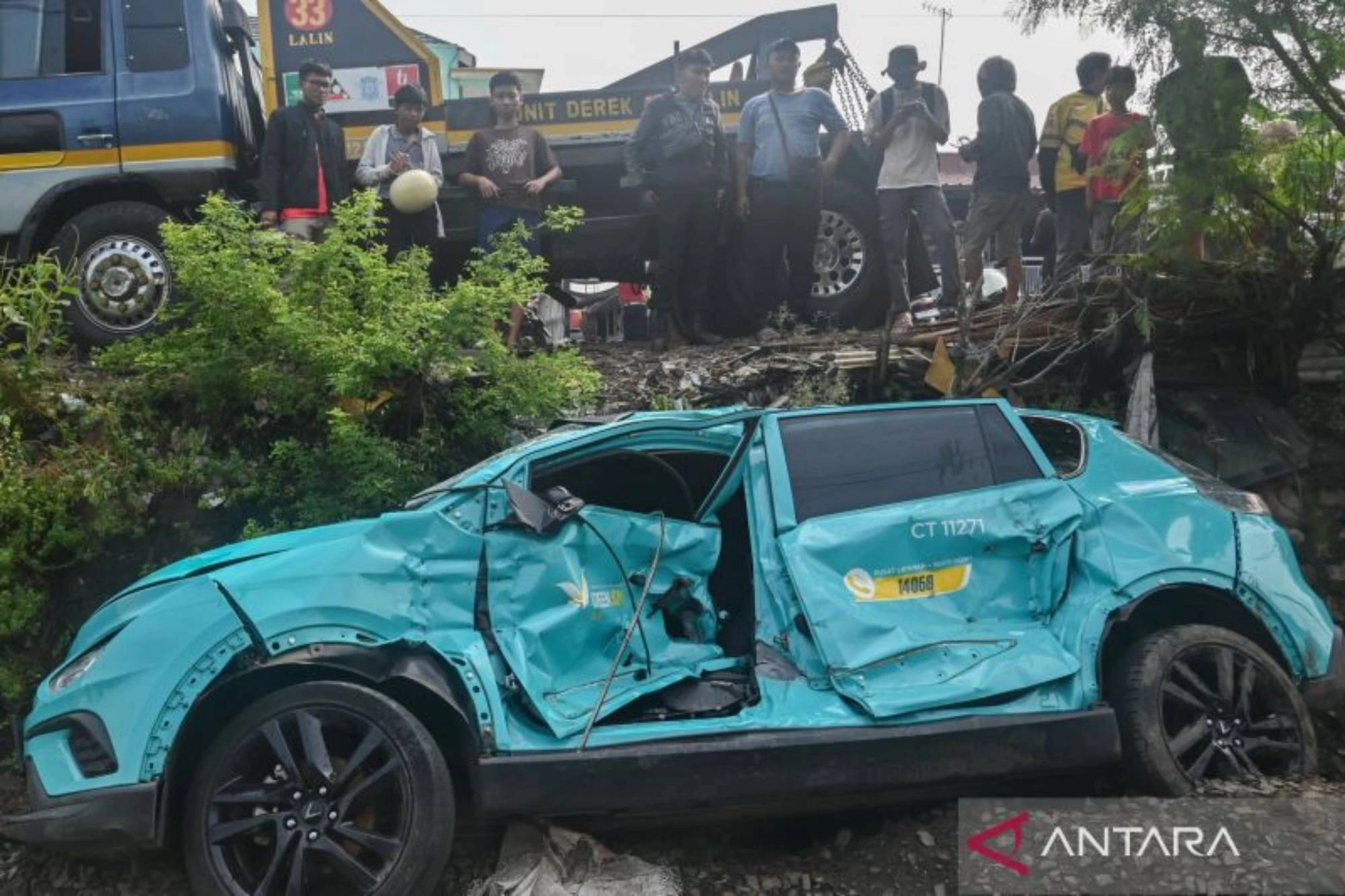 Beberapa Kemungkinan Penyebab Taksi Listrik Mogok di Rel Kereta Api