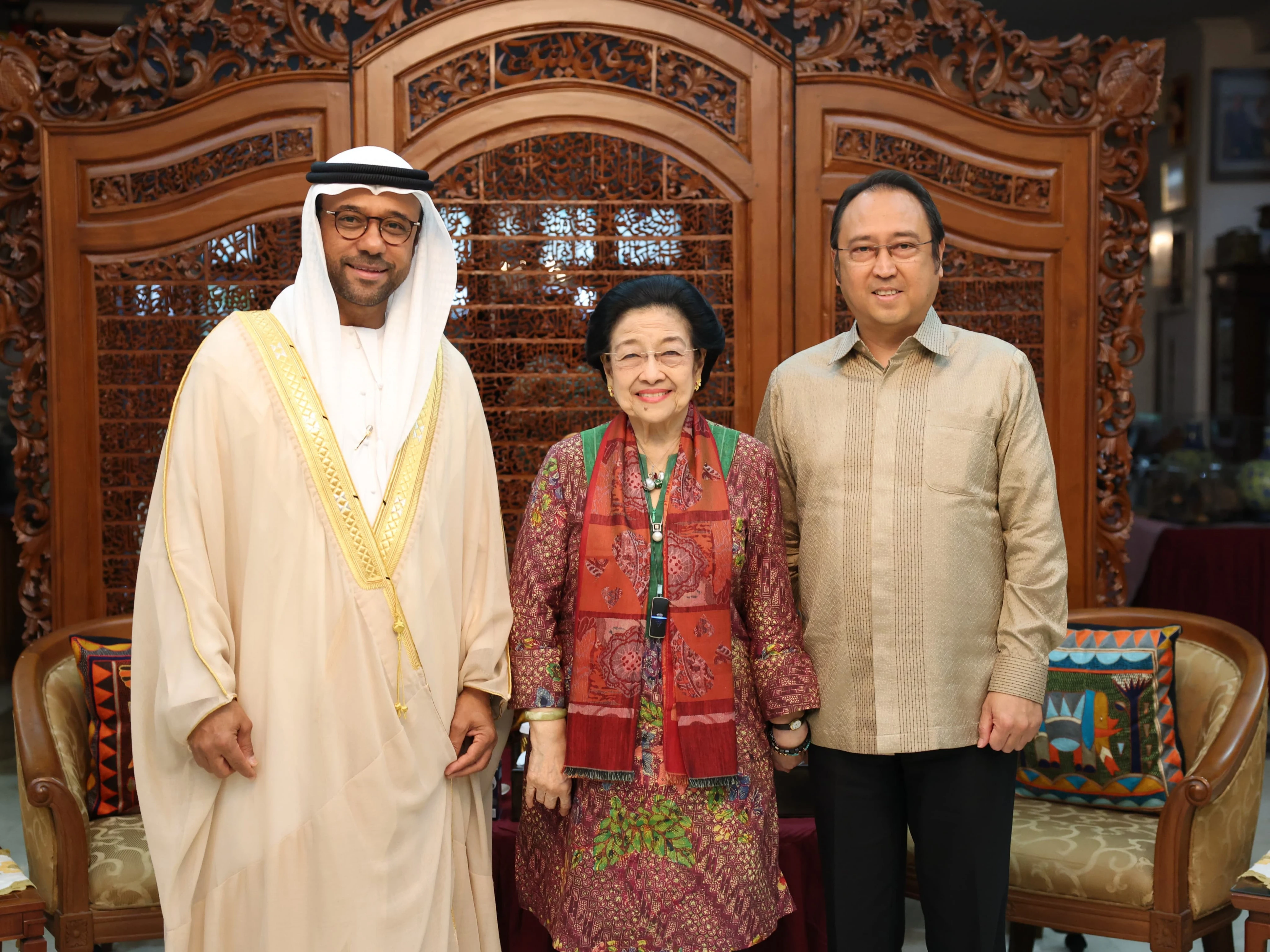 Megawati Terima Dubes Korsel dan UEA, Bahas Perdamaian