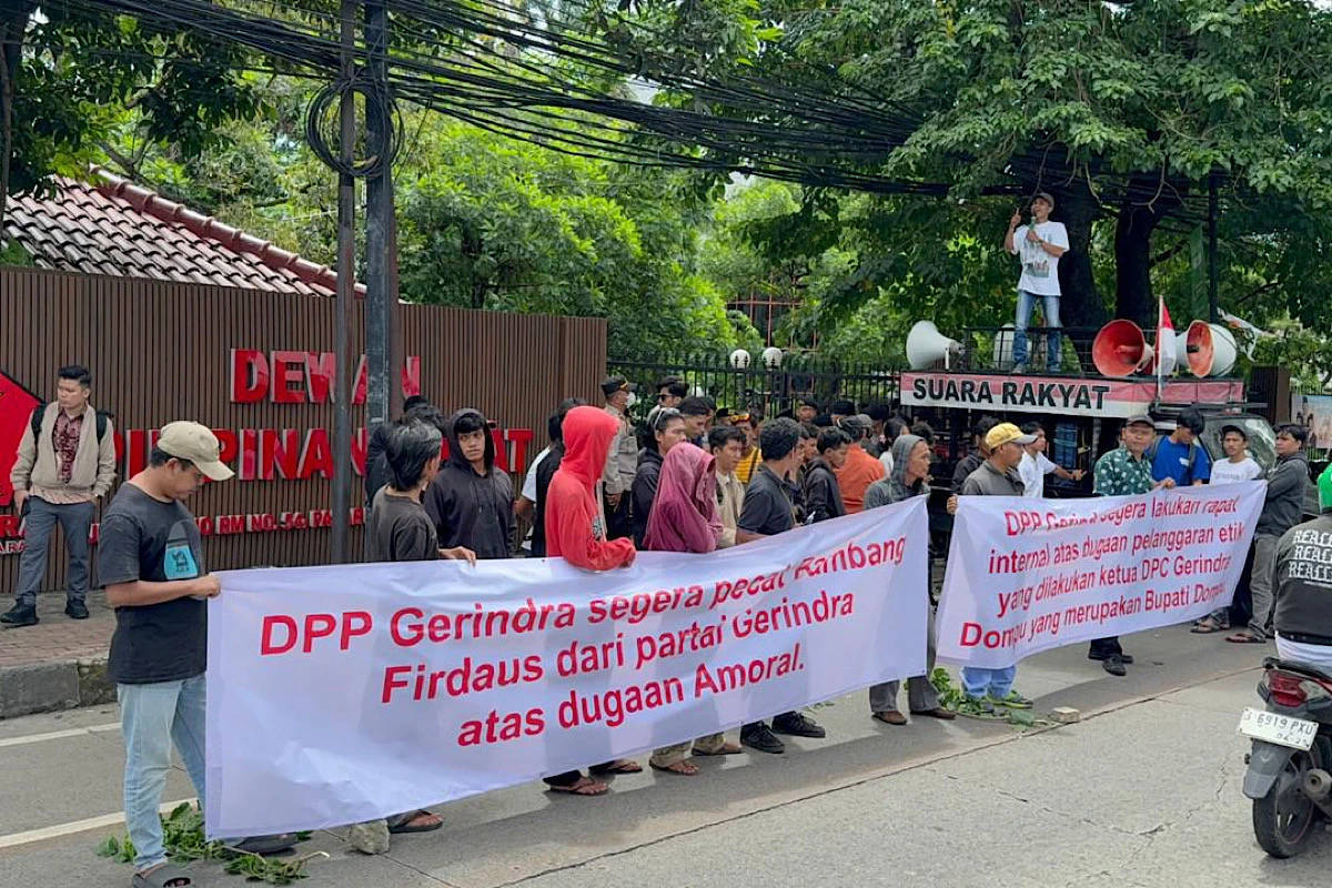 Mahasiswa Gelar Demo di DPP Gerindra, Minta Bupati Dompu Ditindak