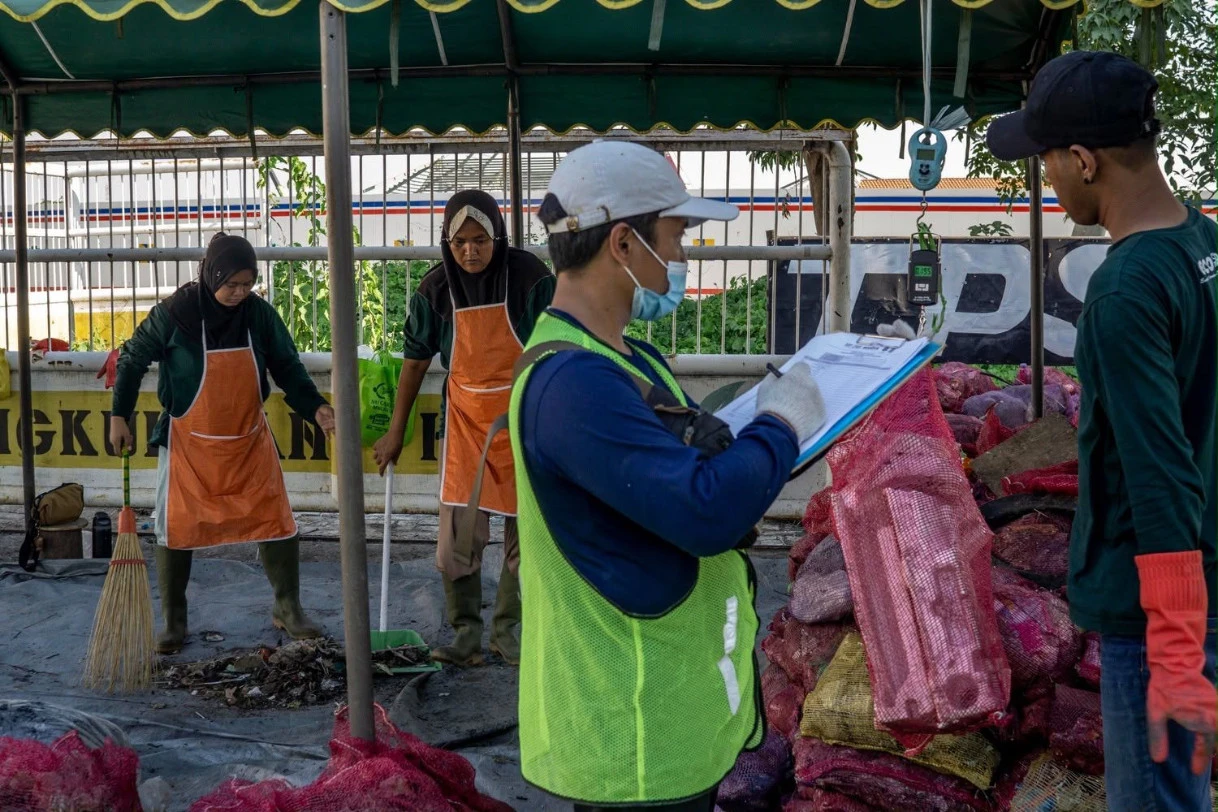 Surabaya Jadi Percontohan Nasional Program Indonesia-UEA Cegah Sampah Plastik ke Laut