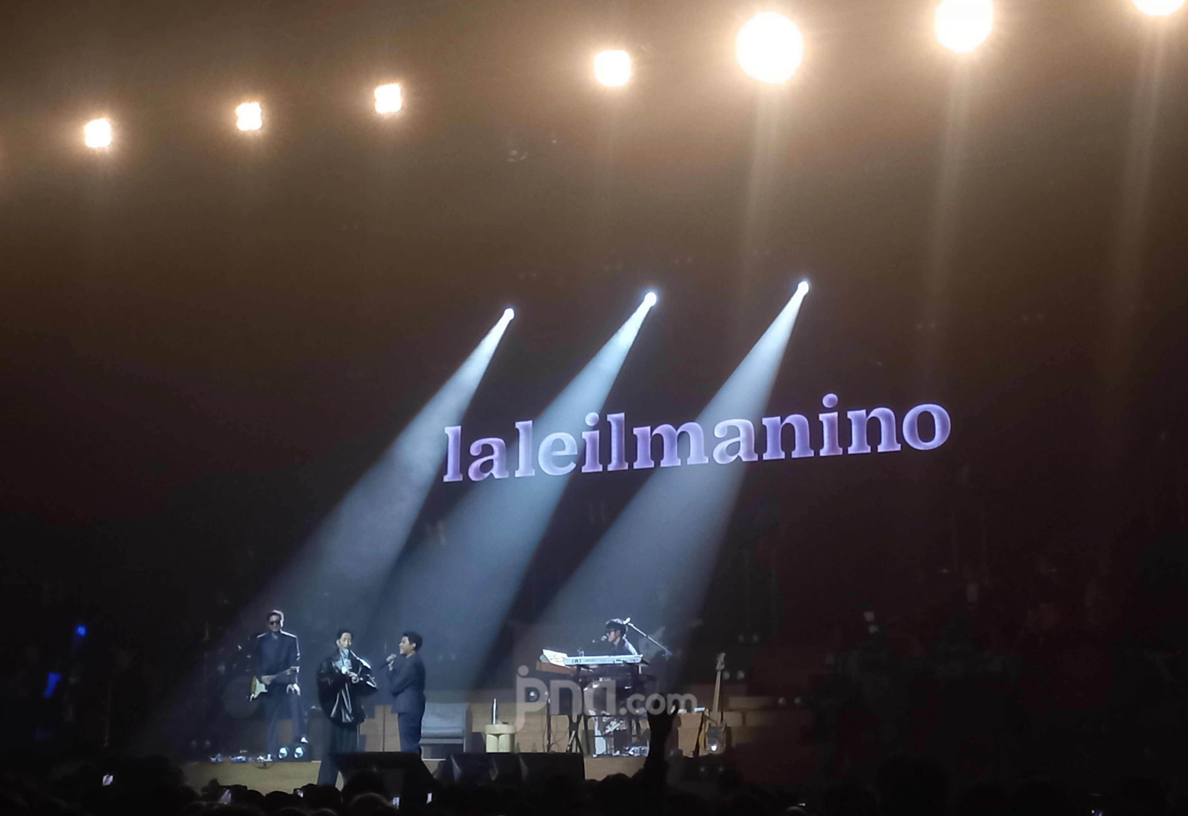 Bikin Haru, Teriakan 'We Love You Vidi' Menggema di Konser Laleilmanino