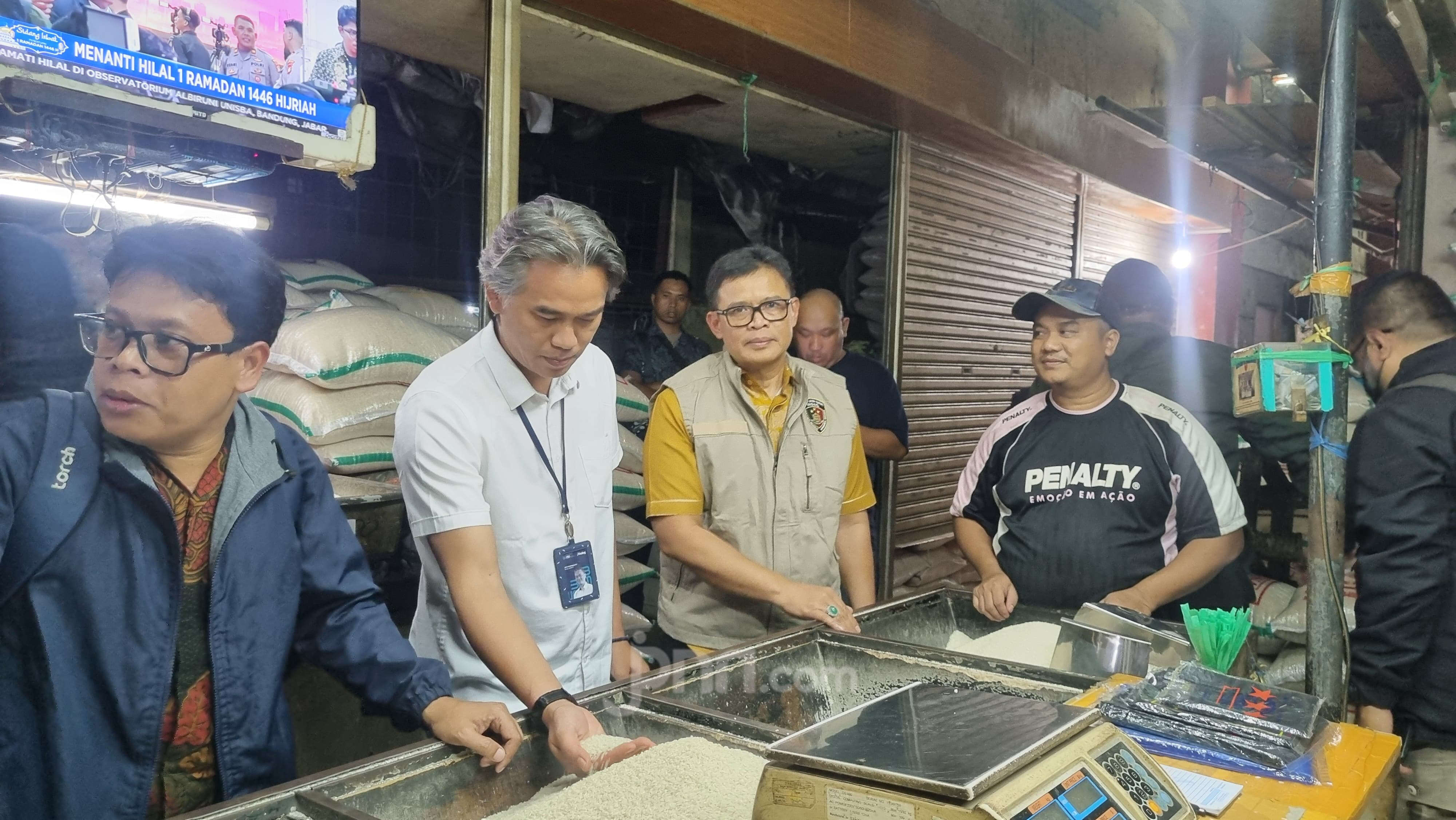 Menjelang Ramadan, Polda Jabar Sidak Harga Pangan di Pasar Ciroyom Bandung, Begini Hasilnya