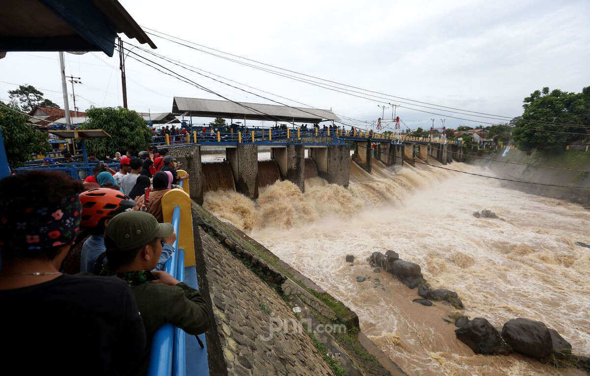 Warga Jakarta Waspada, Puncak Bogor Diguyur Hujan, Bendung Katulampa Siaga 1