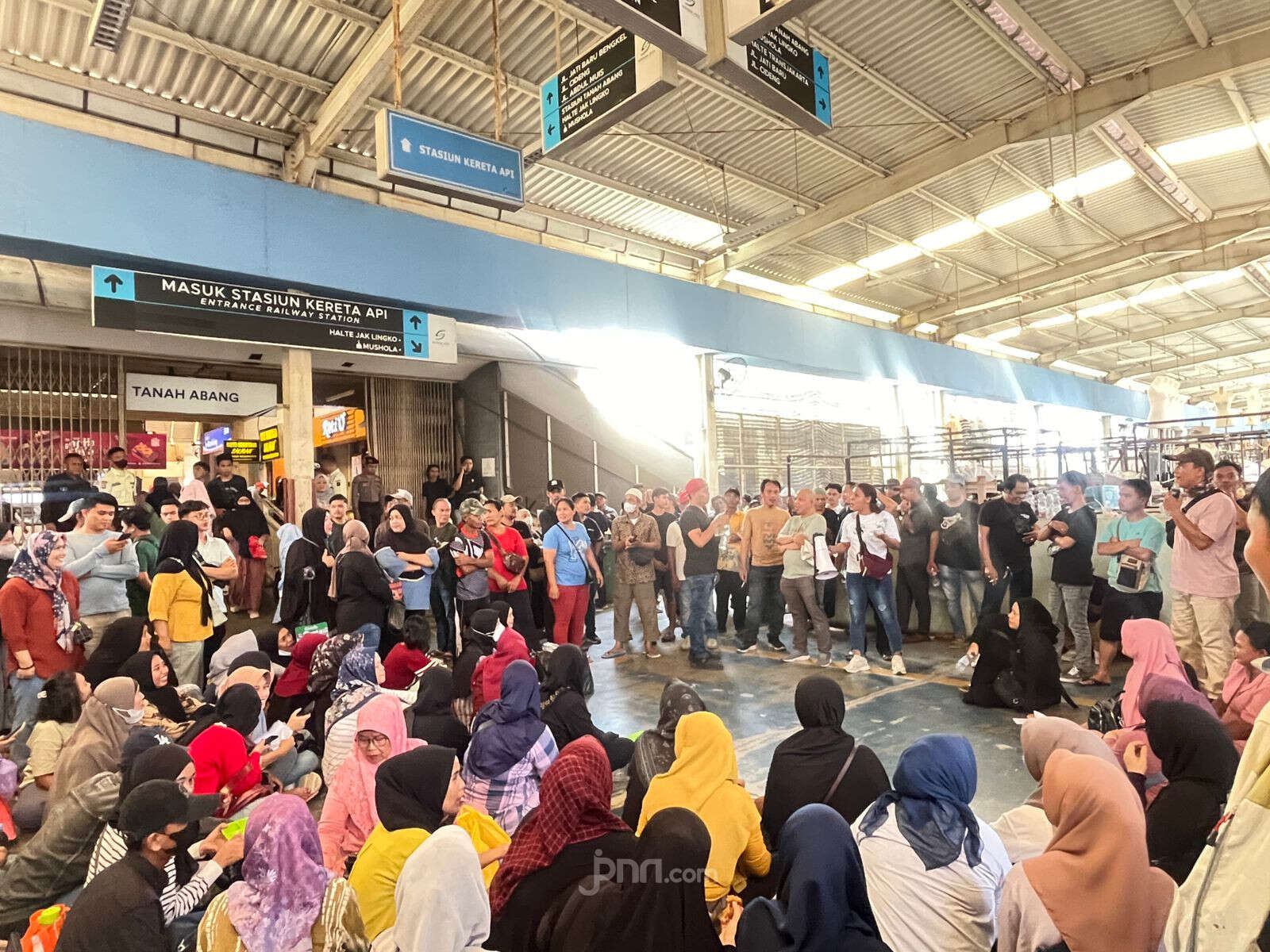 Ratusan Pedagang JPM Tanah Abang Berdemo, Ini Tuntutan Mereka