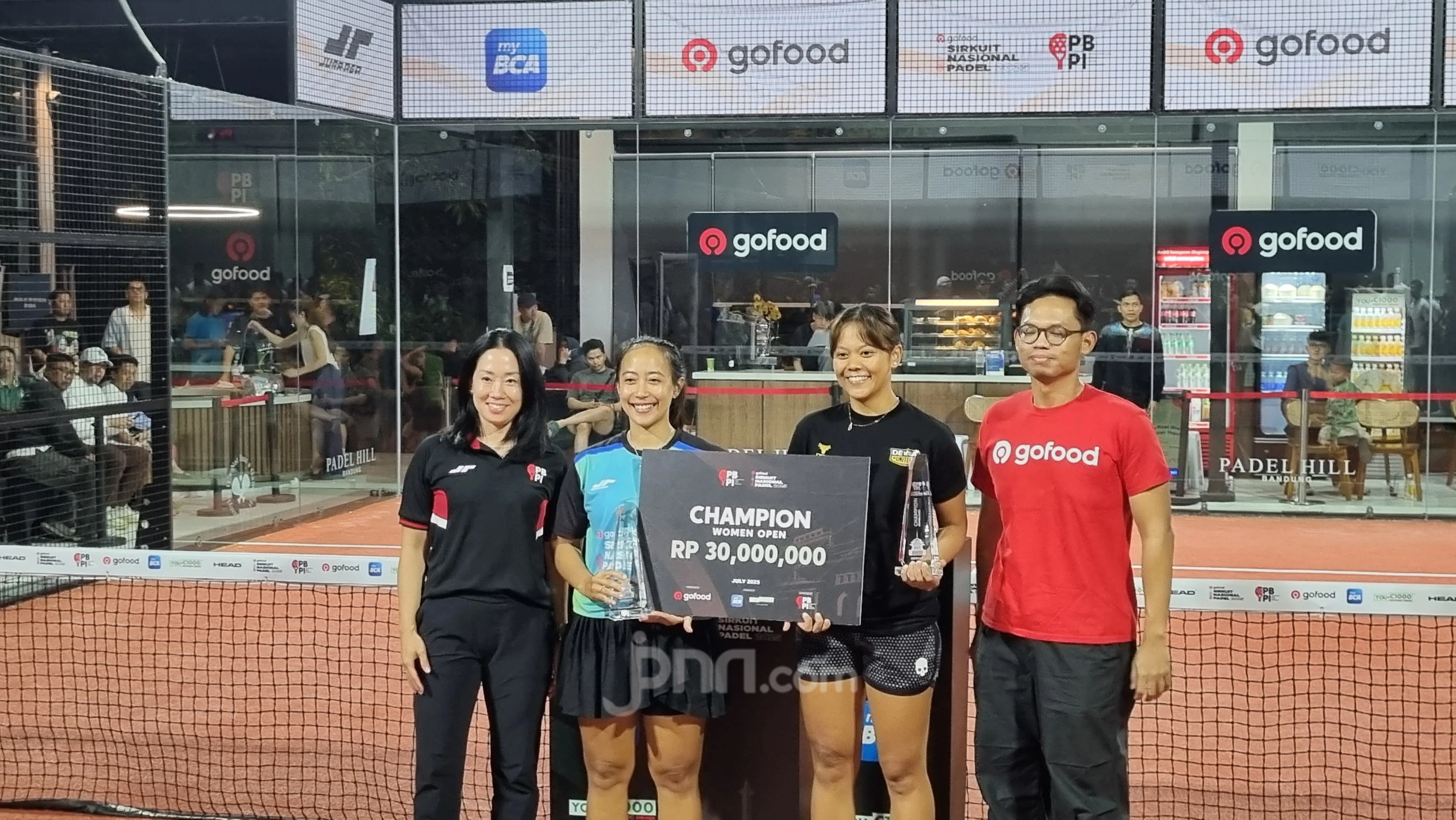 Komang/Novela Ungkap Kunci Sukses Menjuarai Sirnas Padel 2025 Seri Bandung