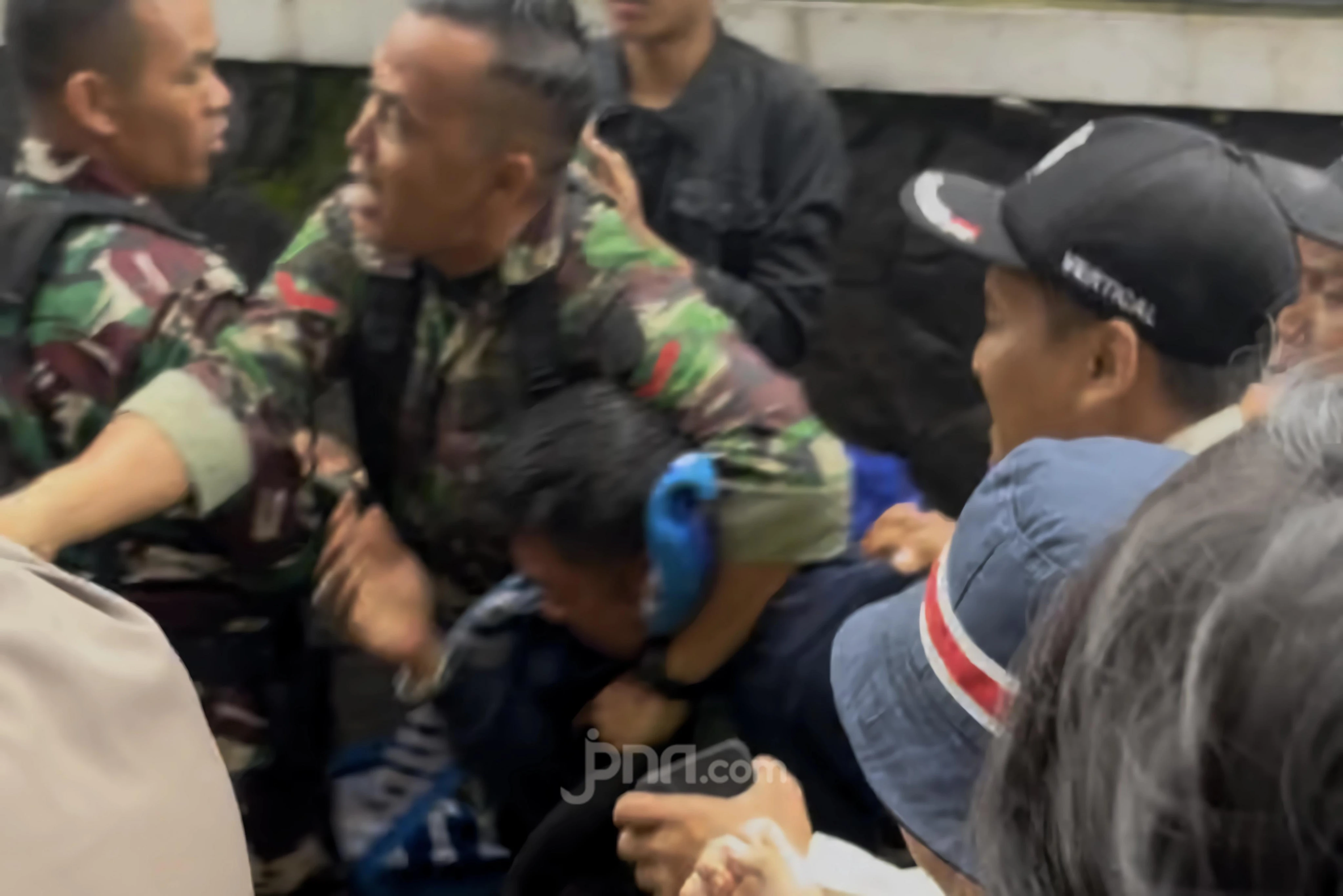 Kegiatan Masak Besar Bobon Santoso Bersama Bobotoh Diwarnai Aksi Pencopetan, Pelaku Bonyok Diamuk Massa