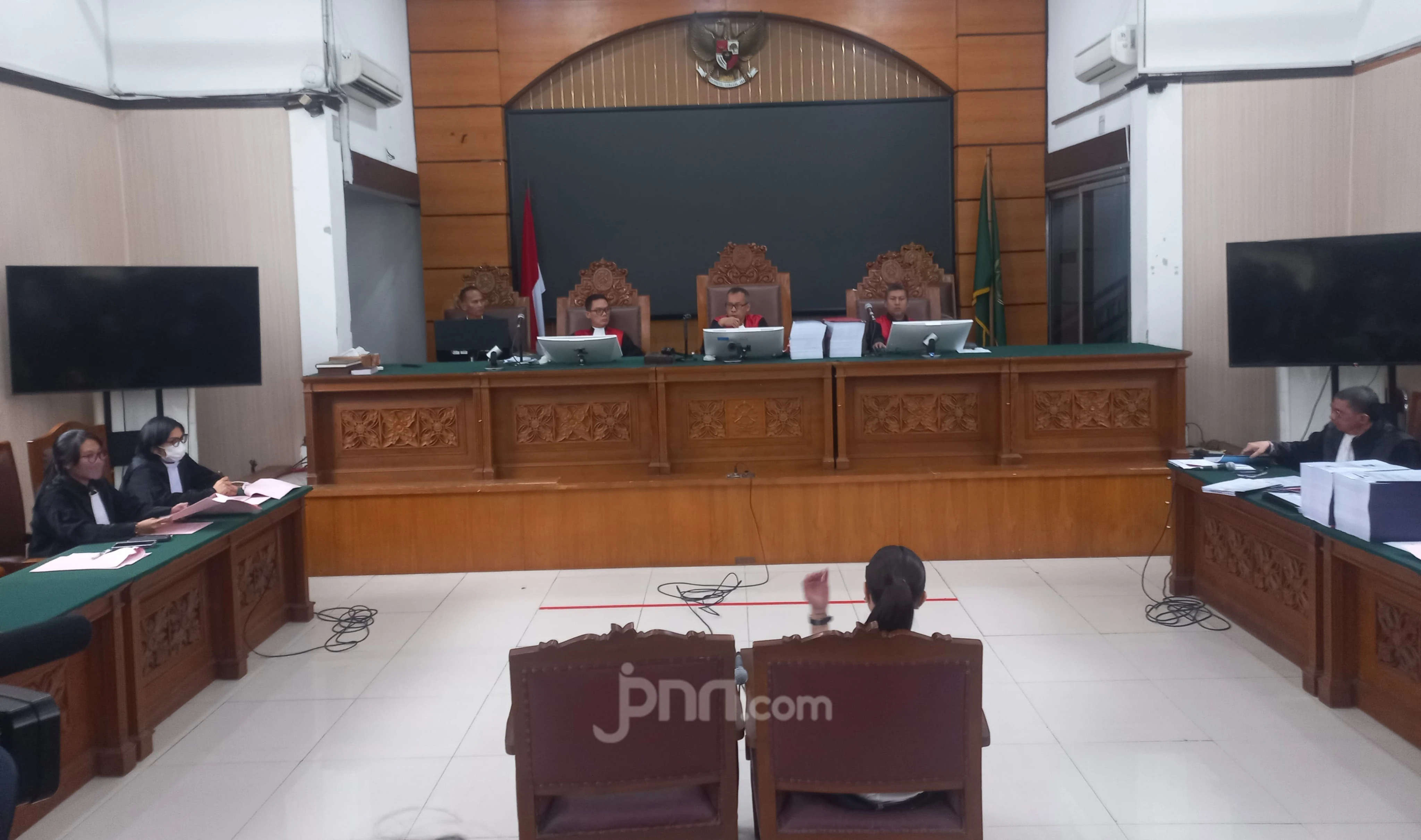 Nikita Mirzani Ditegur Hakim Saat Sidang Gegara Hal Ini