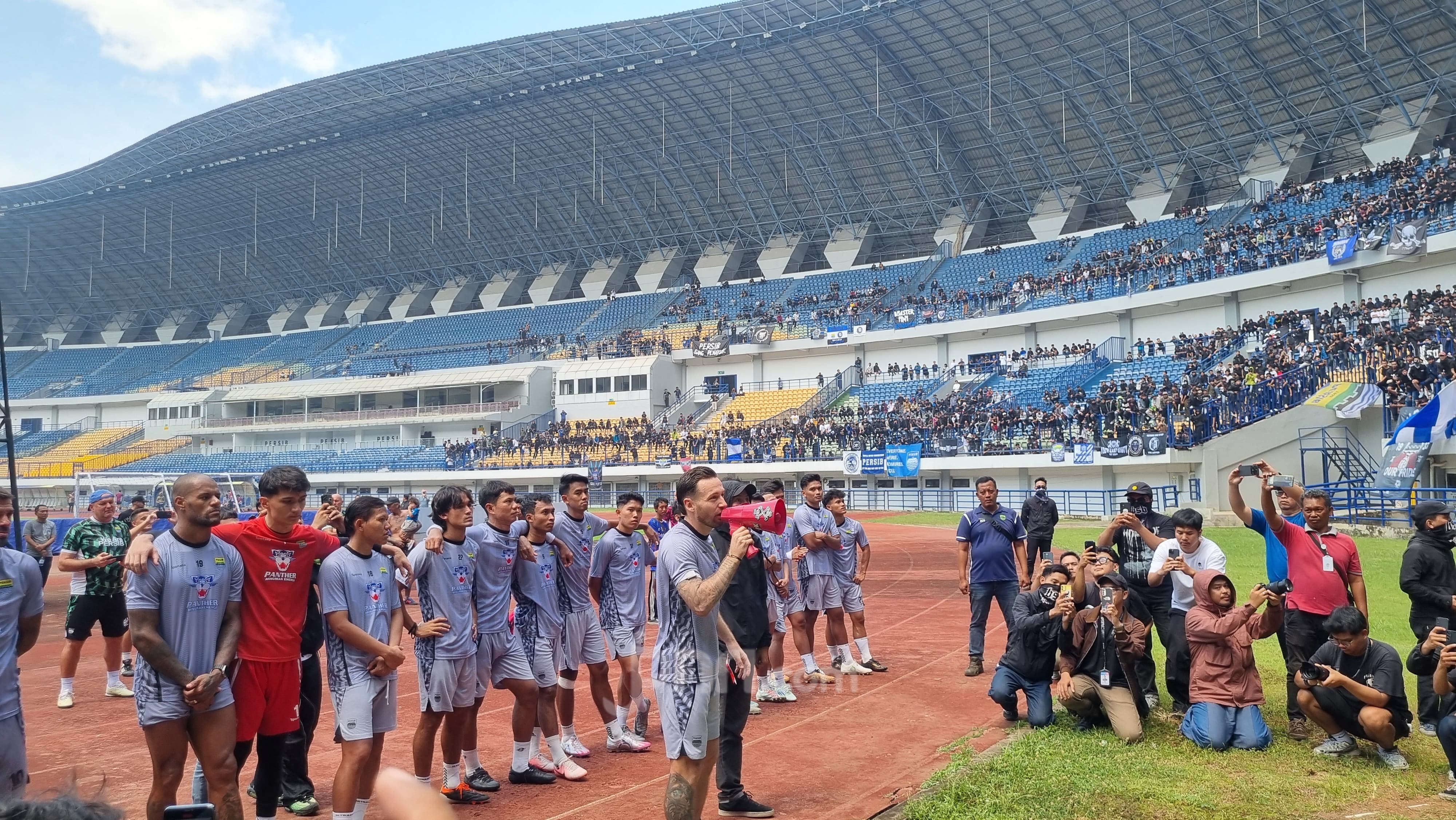 Di Hadapan Ribuan Bobotoh, Kapten Persib Janjikan Back to Back Juara