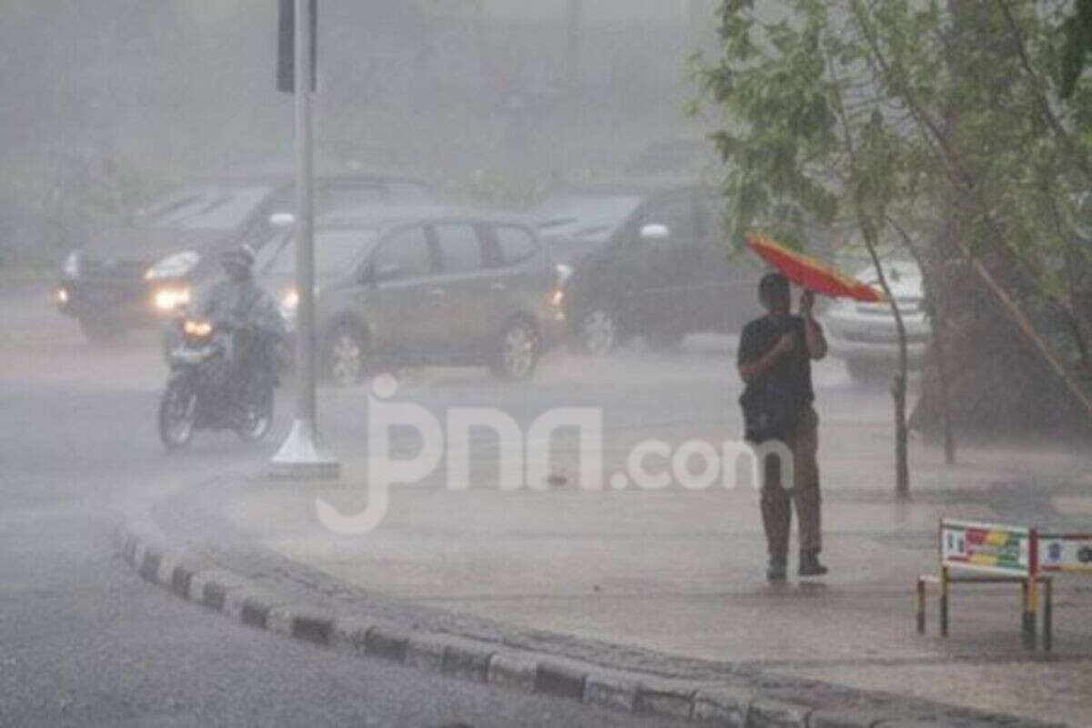 BMKG Ungkap Penyebab Hujan hingga Cuaca Ekstrem Akhir-Akhir Ini