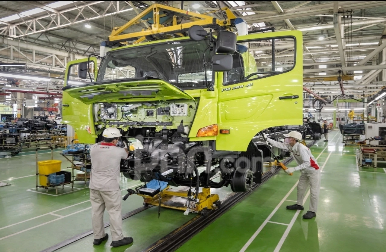 Hino Genjot Produksi Dalam Negeri, TKDN 300 Series Tembus Lebih dari 71%