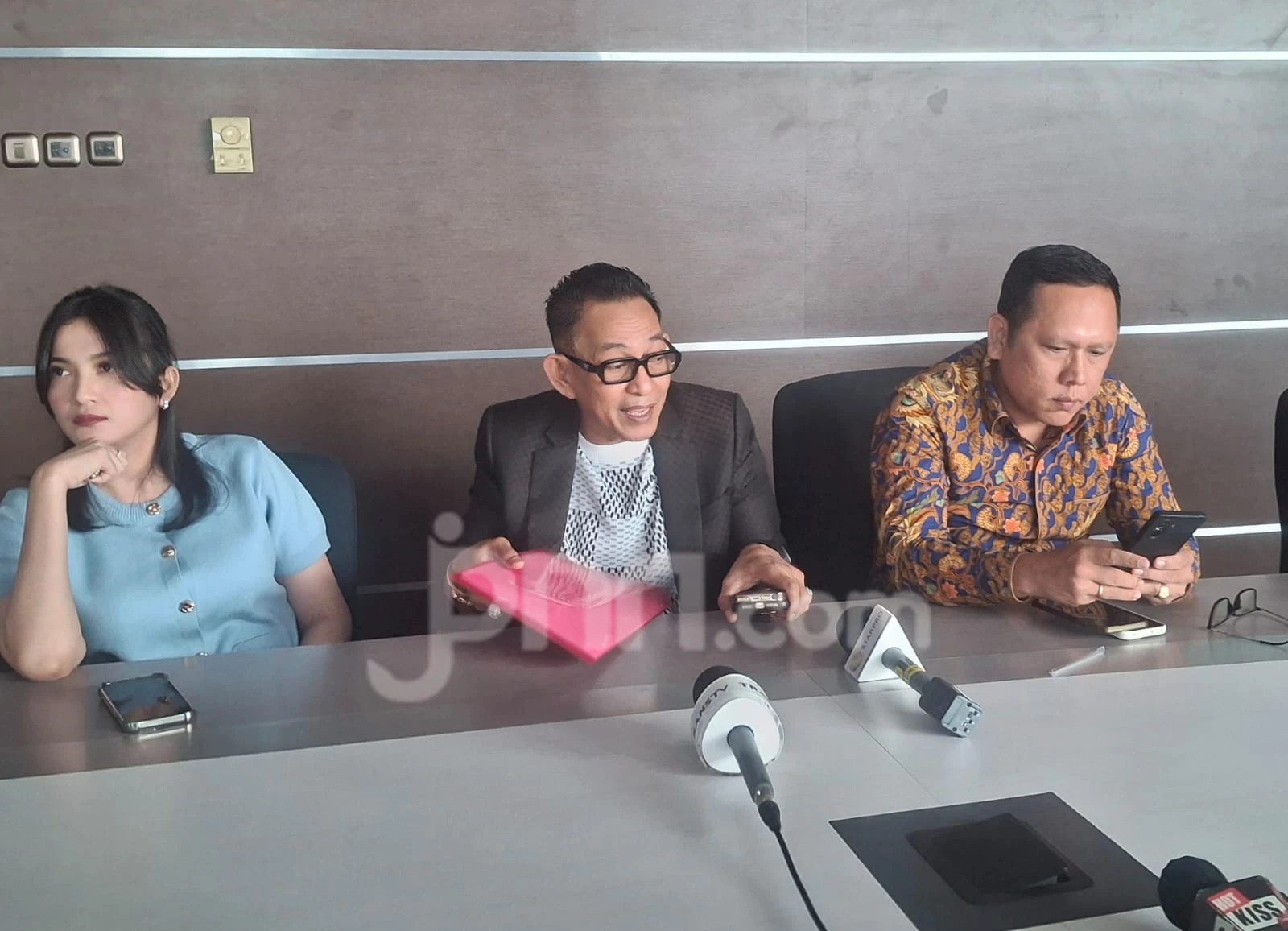 Kembali Gugat Reza Gladys, Nikita Mirzani Tuntut Ganti Rugi Rp 244 Miliar