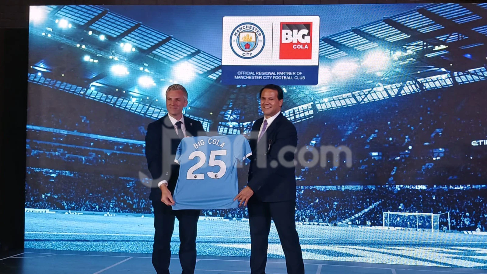 Di Hadapan Fan Indonesia, Manchester City Perkenalkan Sponsor Baru
