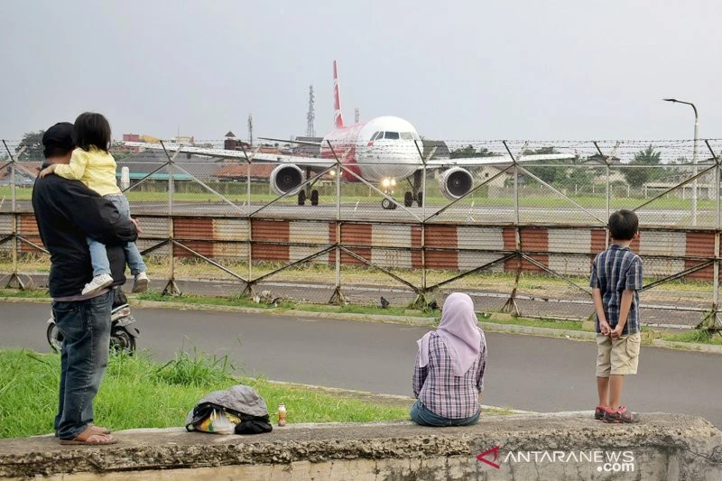 Wamenhub Respons Ambisi Farhan Soal Reaktivasi Bandara Husein Sastranegara