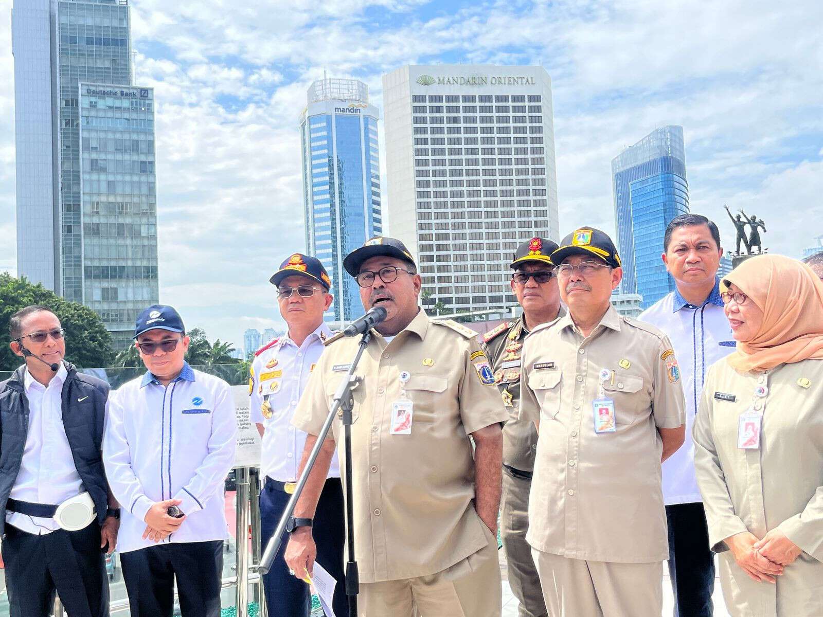 Berkunjung ke Blok M, Rano Karno Kaget