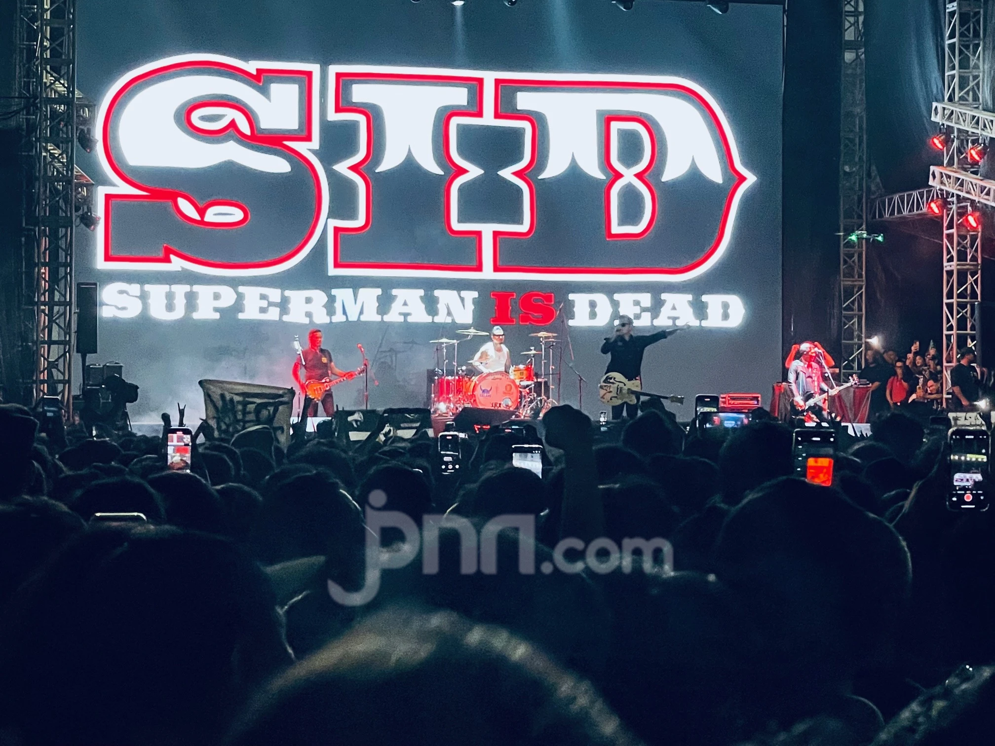 Superman Is Dead Melintasi Tiga Dekade