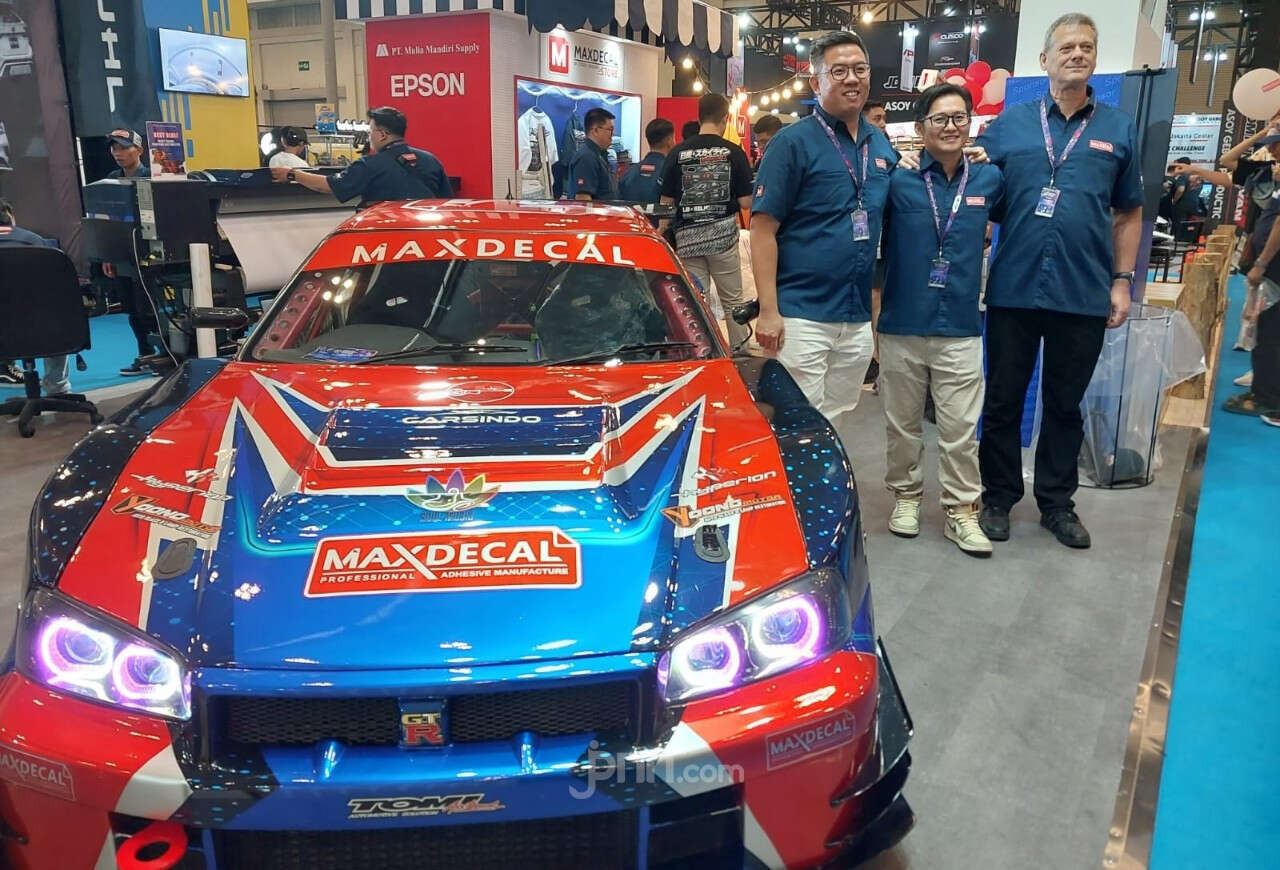 IMX 2024, Maxdecal Pamer Mobil Cipung dan Godzilla Serta Rilis Kaca Film Baru