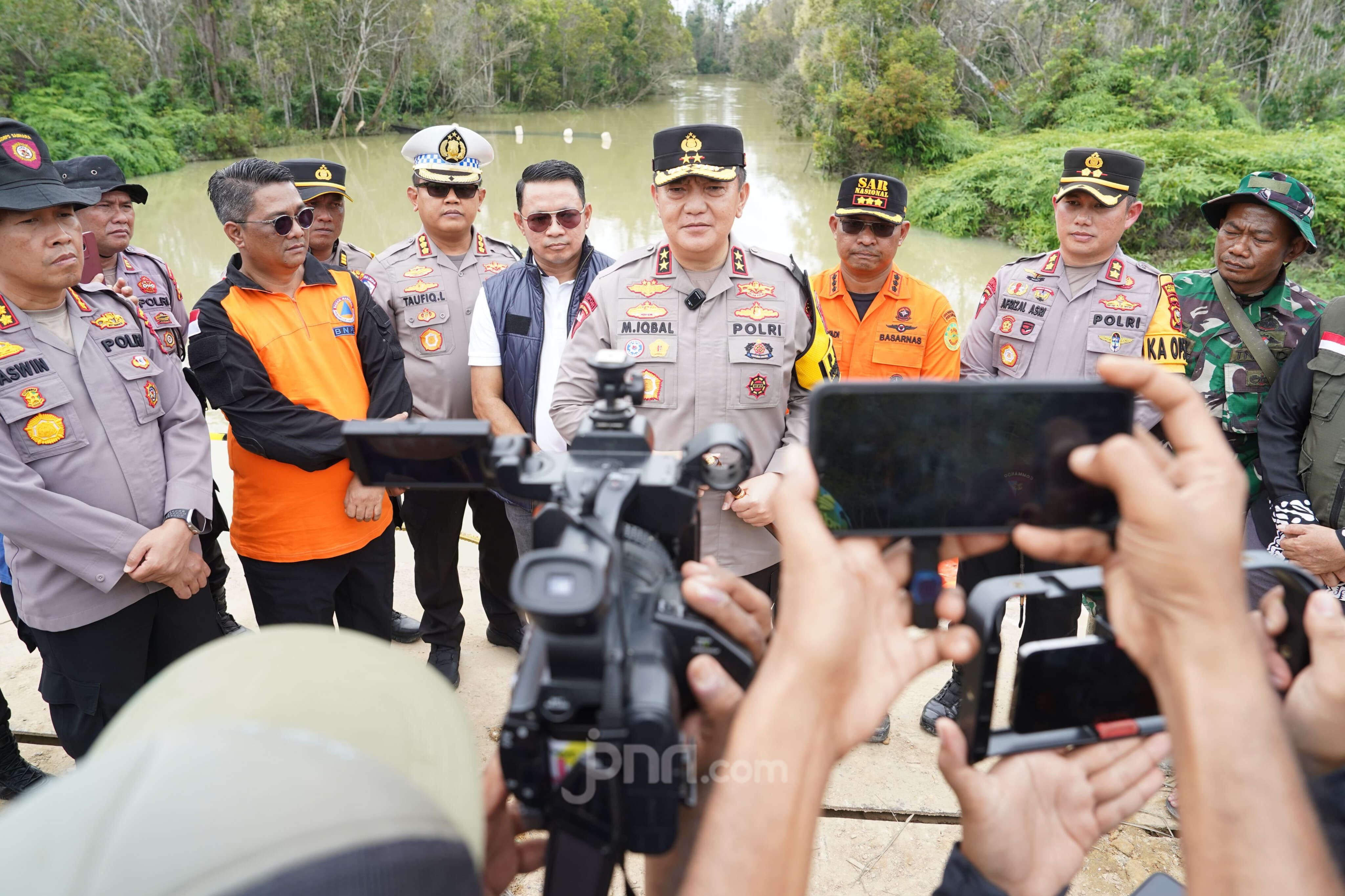 Kecelakaan di Jembatan Sungai Segati Renggut 14 Nyawa, 1 Korban Belum Ditemukan