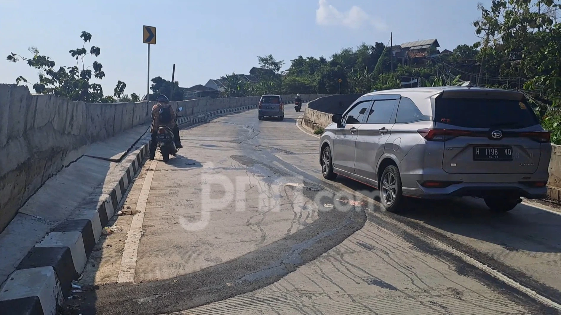 Tanjakan Kalipancur Semarang yang Retak Padahal Baru Jadi
