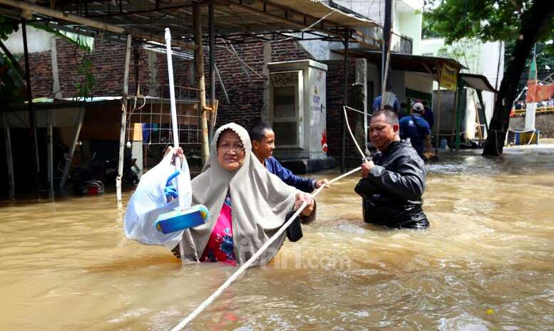 Imbas Banjir, 1.229 Warga Jakarta Mengungsi, Ada di Ruko Pinggir Jalan