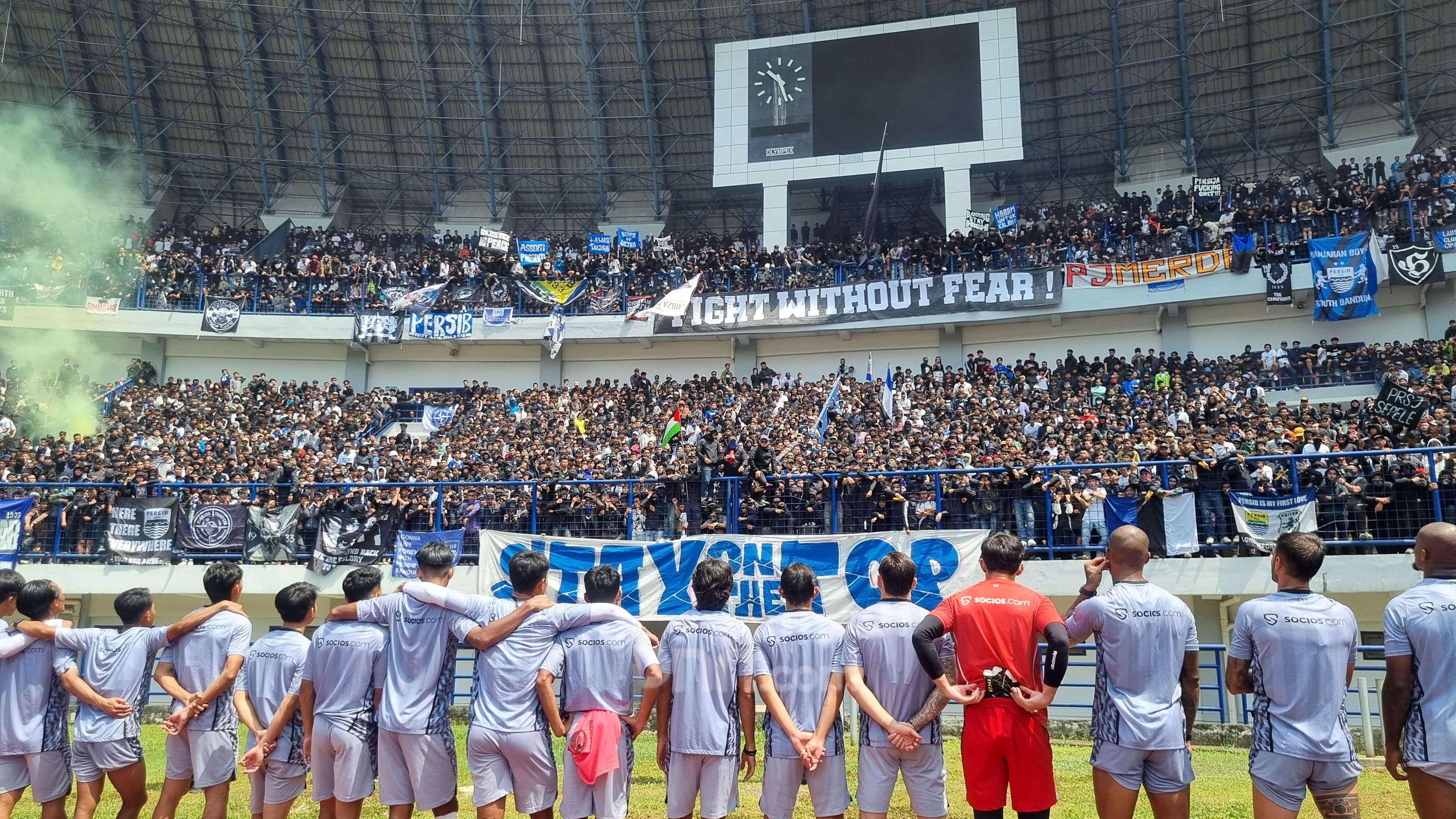 Persija vs Persib: Bobotoh Datang Beri Dukungan, Gervane Kastaneer Bawa Pesan Penting