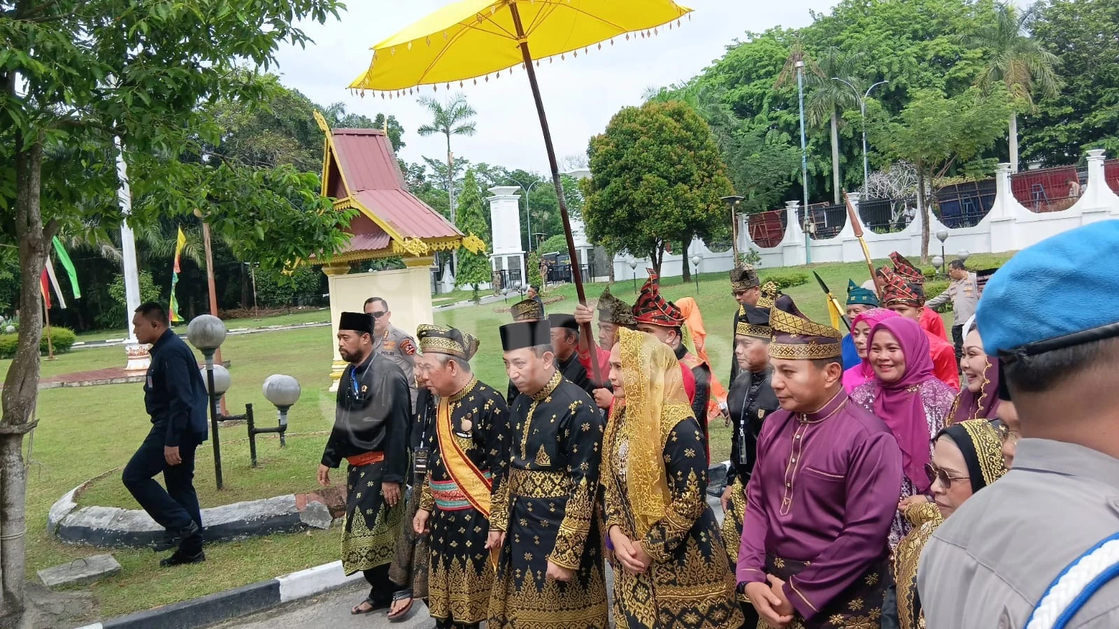 Kapolri Jenderal Listyo Sigit Menerima Anugerah Adat “Ingatan Budi” dari LAMR  