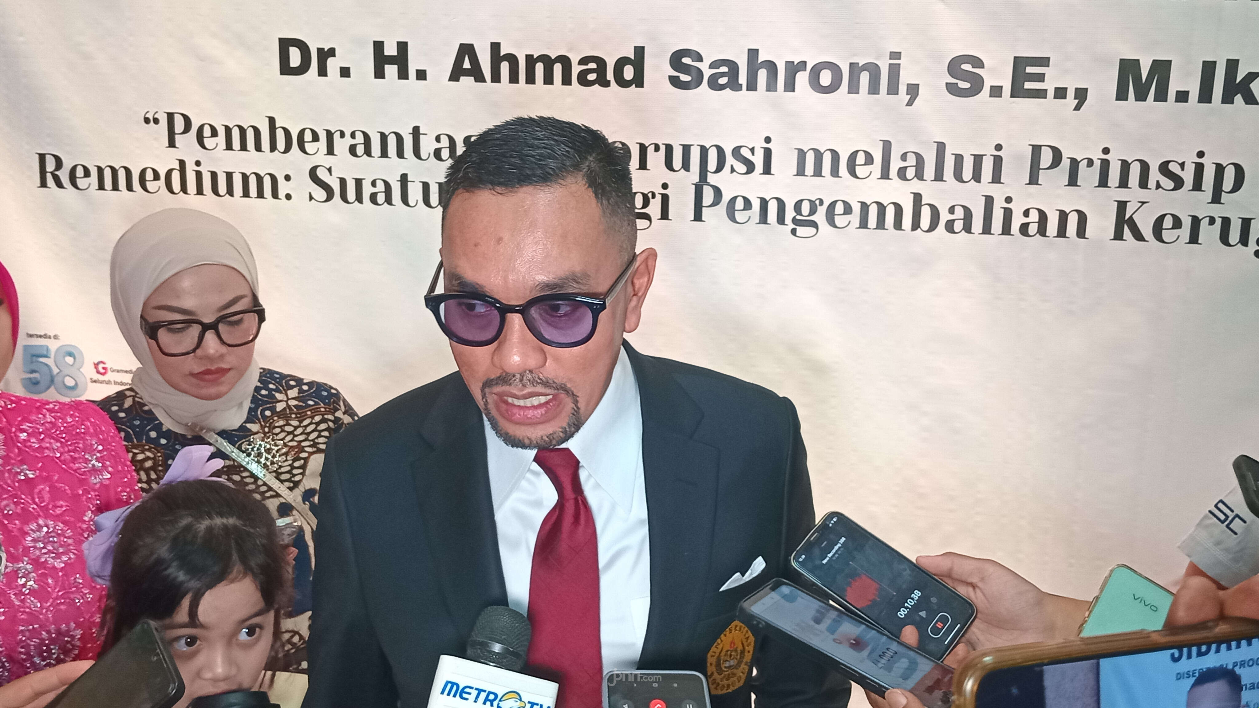 Kaji Pemberantasan Korupsi melalui Prinsip Ultimum Remedium, Ahmad Sahroni Raih Gelar Doktor