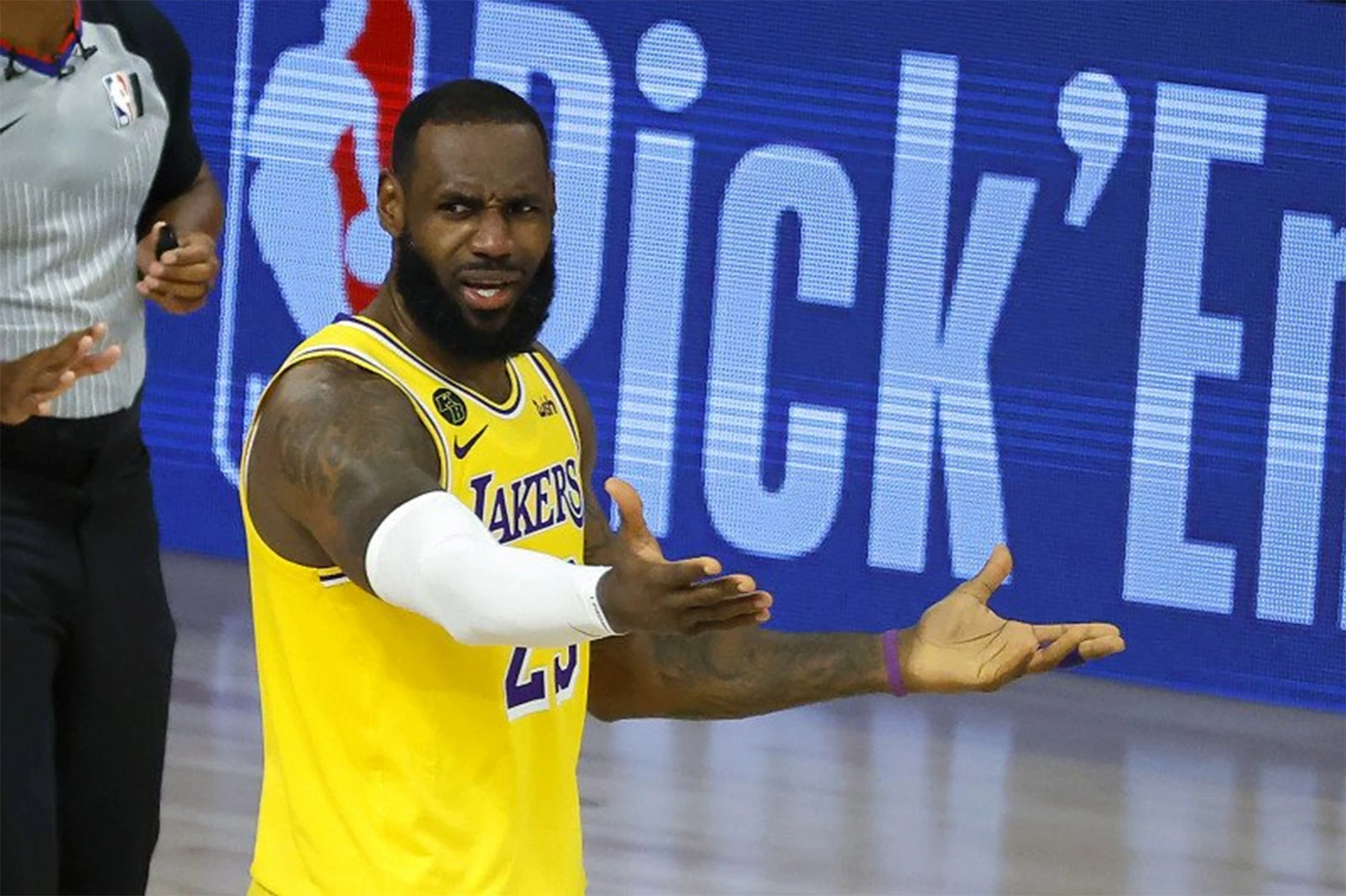 Tinggalkan LA Lakers LeBron James Gabung Philadelphia 76ers