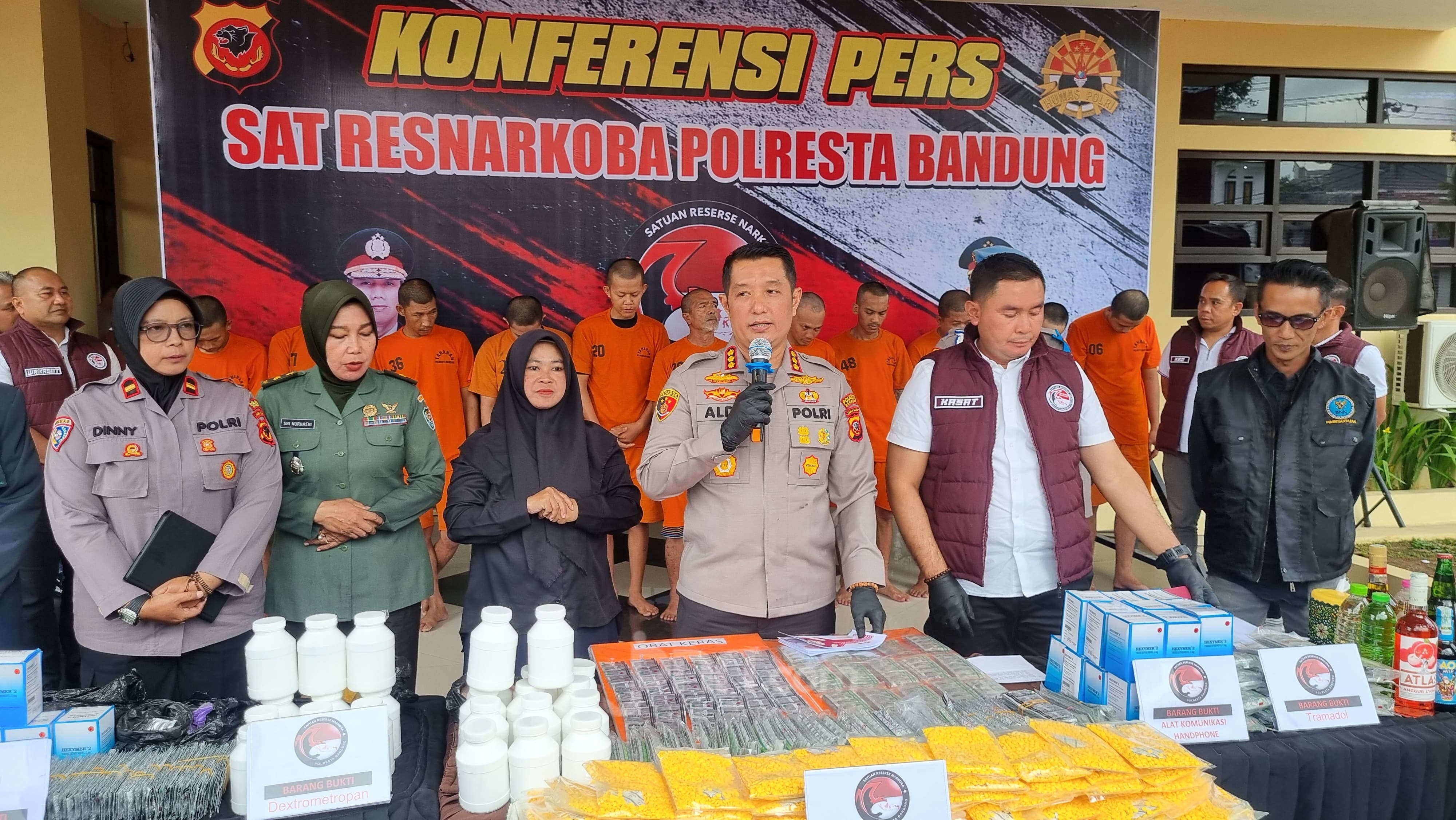 1 Juta Butir Obat Terlarang Disita di Bandung, 11 Orang Jadi Tersangka