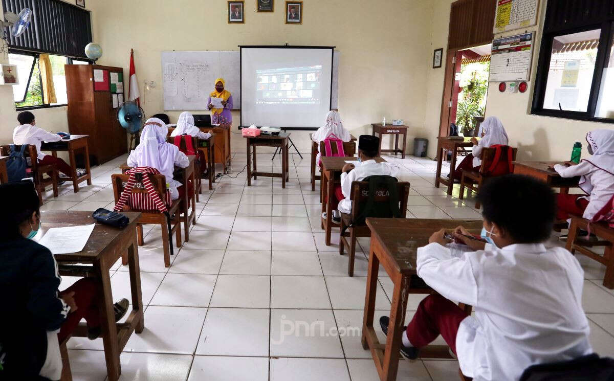 Kepsek Swasta se Surabaya Wacana Pemerintah Gratiskan Siswa Gagal Masuk Negeri