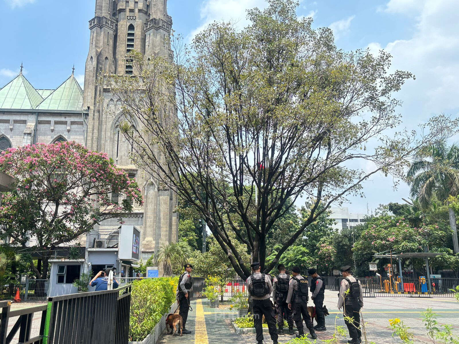 Begini Kondisi Gereja Katedral Menyambut Kedatangan Sri Paus Fransiskus