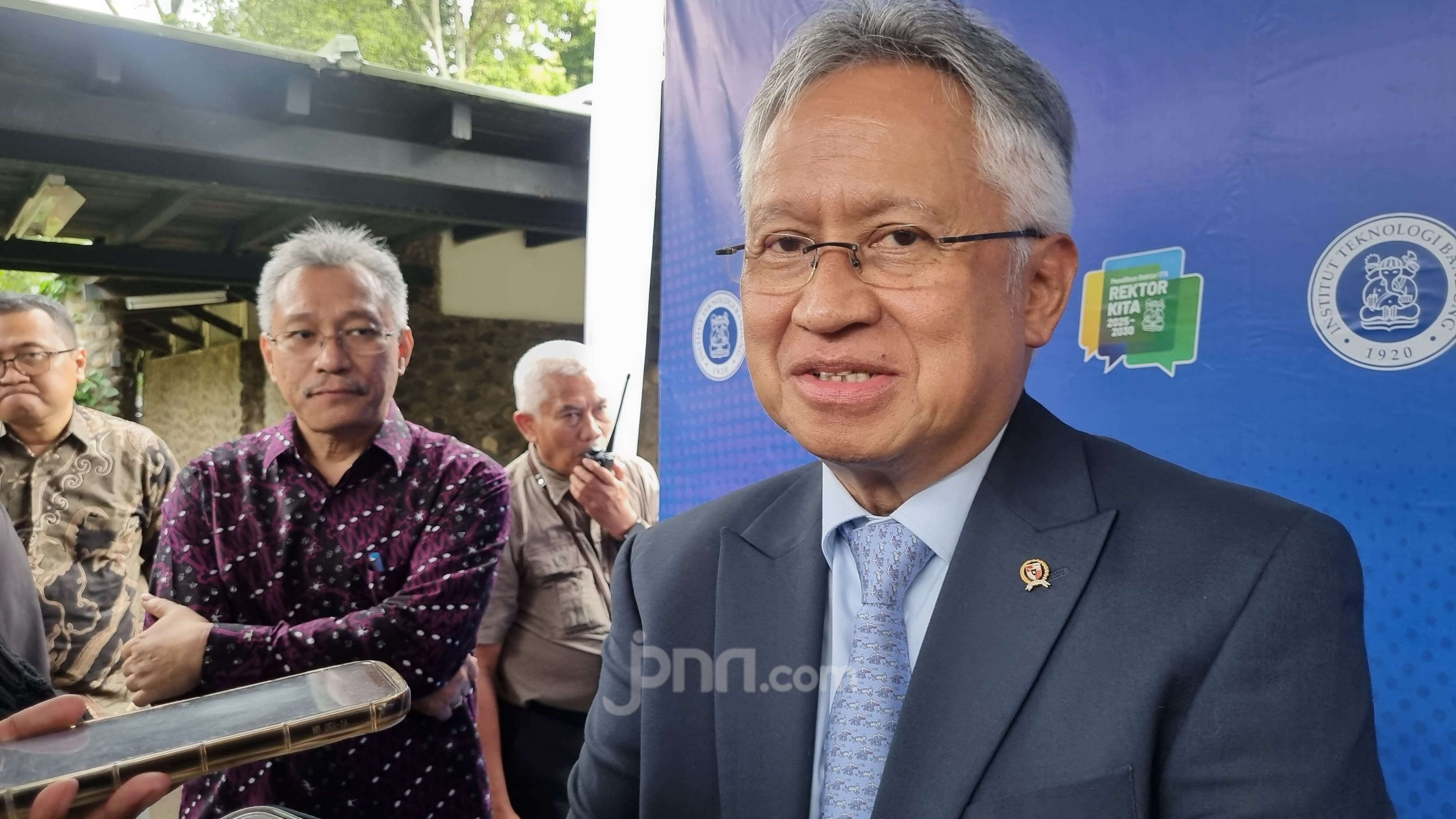 Bantah Isu Penamparan Pegawai, Mendiktisaintek: Kami Sedang Bersih-Bersih