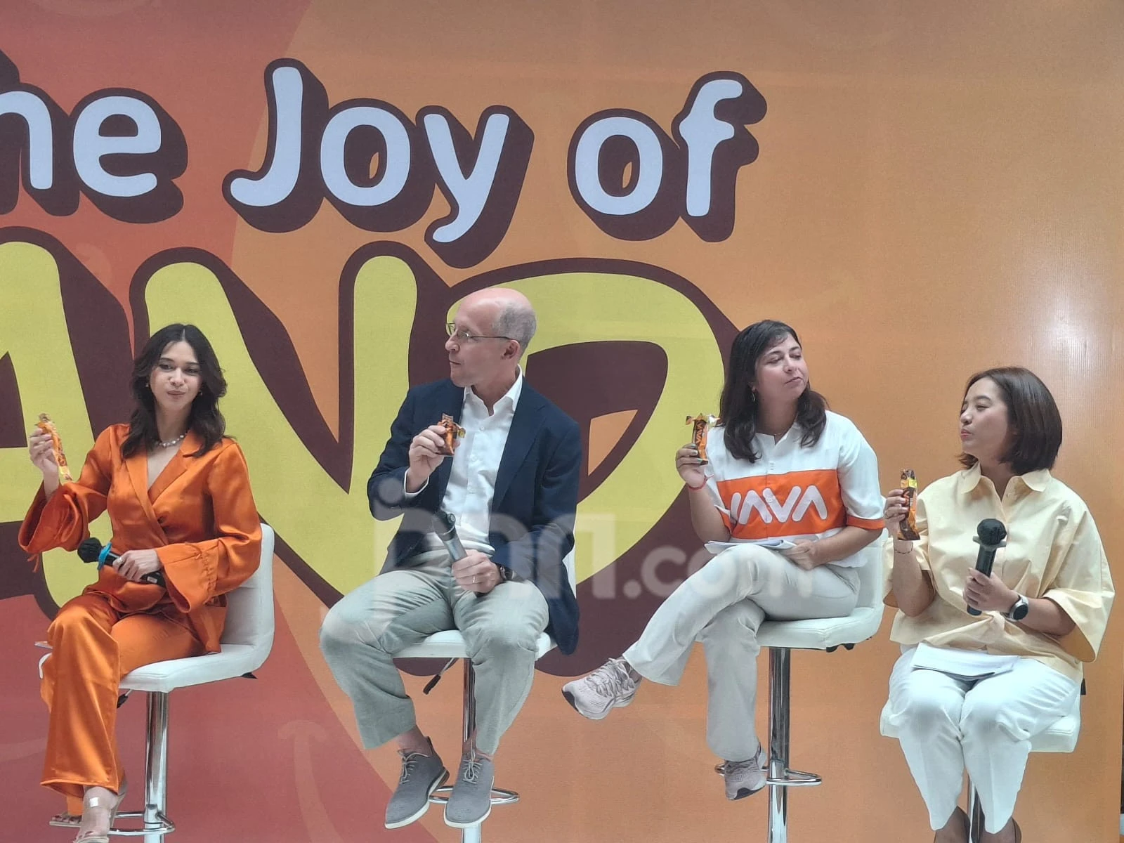 Begini Cara Nana Mirdad Nikmati Camilan Favorit Tanpa Rasa Khawatir