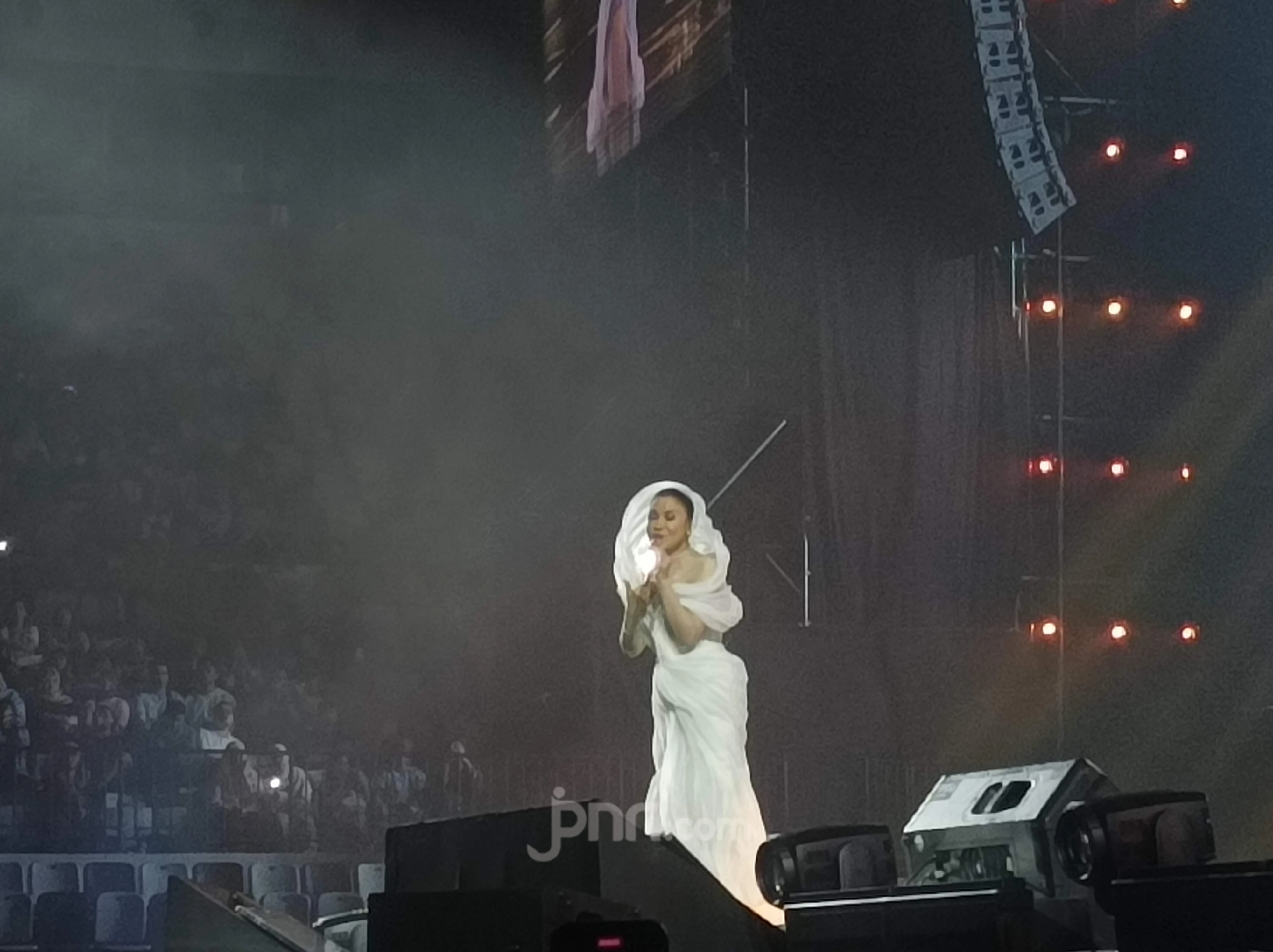 Duet di Konser, Rossa Sebut Bernadya Khodamnya