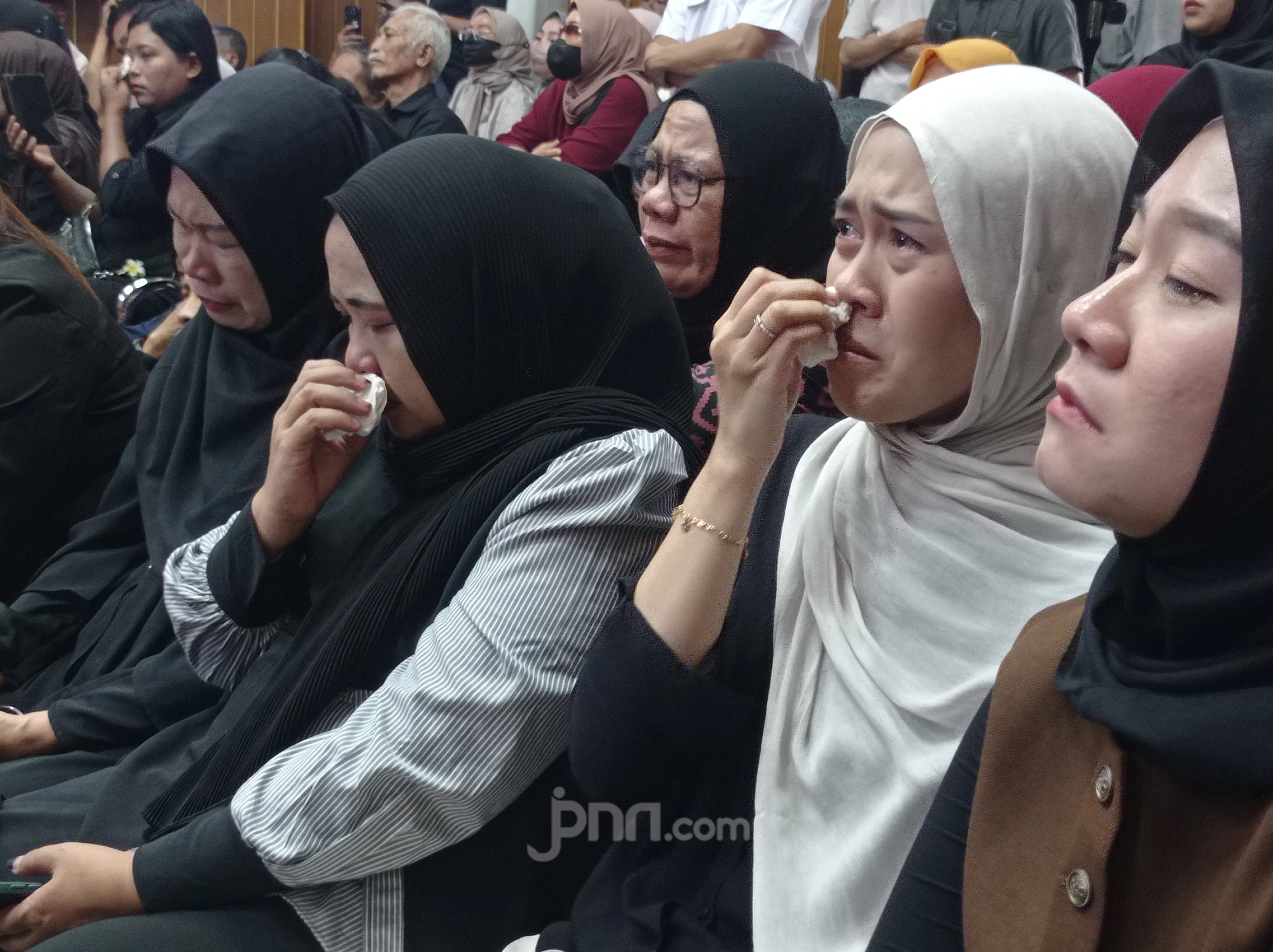 Kopda Basarsyah Divonis Mati, Isak Tangis Keluarga Korban Pecah di Ruang Persidangan