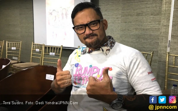 Tora Sudiro Terharu Mendengar Detak Jantung Calon Cucunya