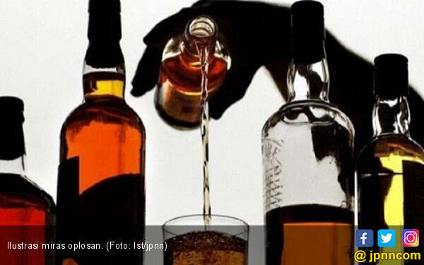 Satpol PP Bogor Amankan 1.519 Botol Miras dari Warung Kelontong