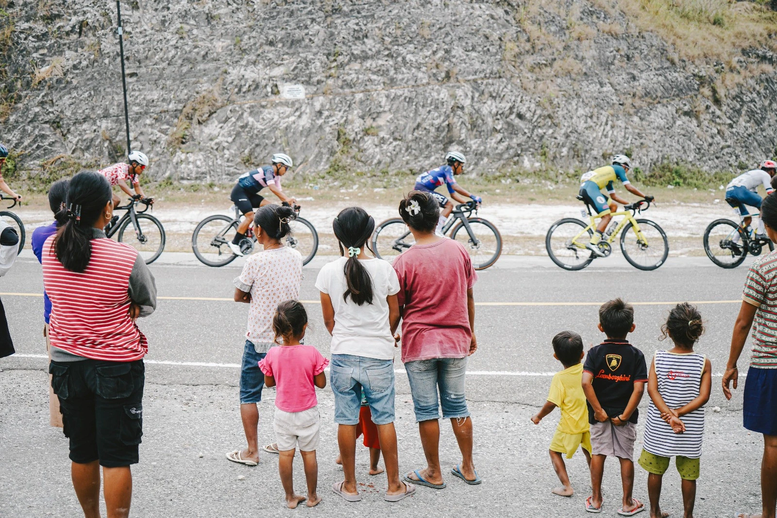 Warga Sumba Sambut Tour de Entete 2025 dengan Luar Biasa, Persaingan Ketat