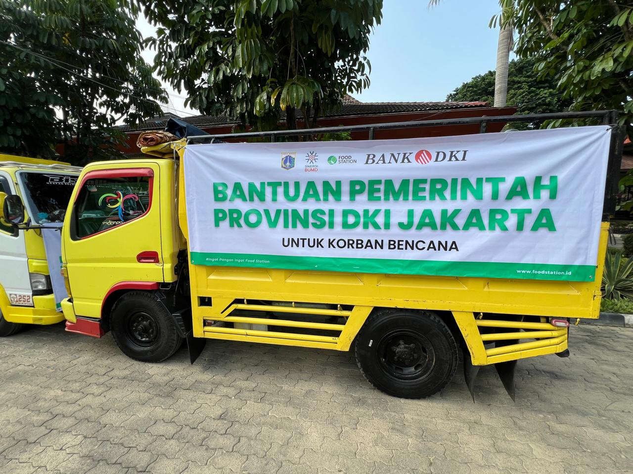 Bank DKI Salurkan 7.000 Kilogram Beras dan Paket Sembako ke Korban Banjir Bekasi