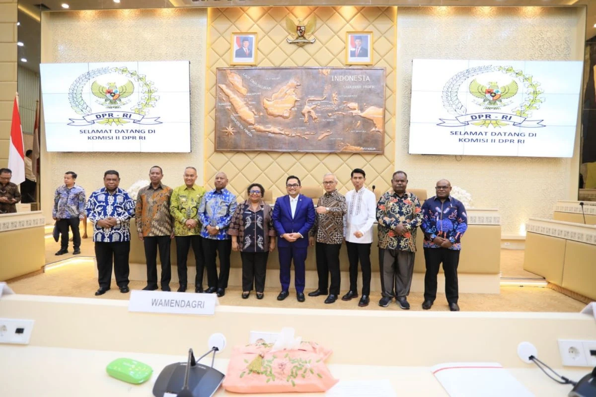 Hadiri RDP dengan Komisi II, Wamendagri Beberkan Perkembangan 4 DOB Papua