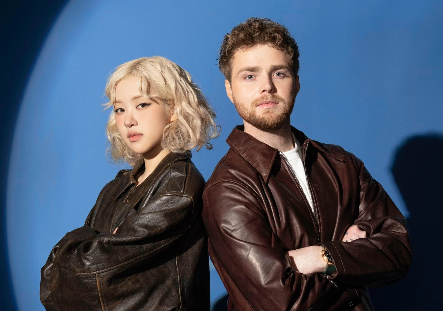 Alex Warren dan Rose BLACKPINK Berkolaborasi dalam On My Mind