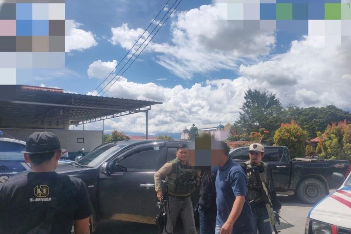 Oknum Polisi Bripda LO Jual Amunisi kepada KKB, Pengkhianat!