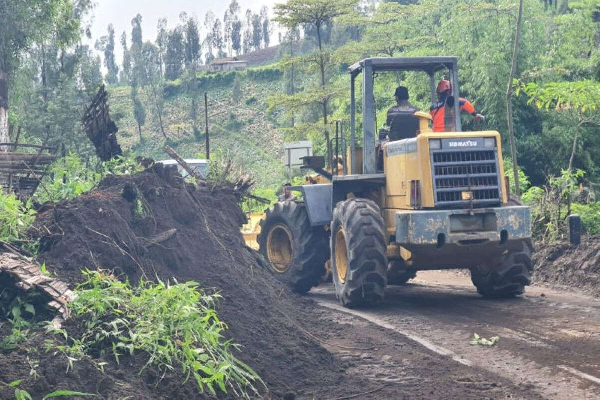 Warga Diminta Waspadai Longsor di Kawasan Menuju Wisata Gunung Bromo