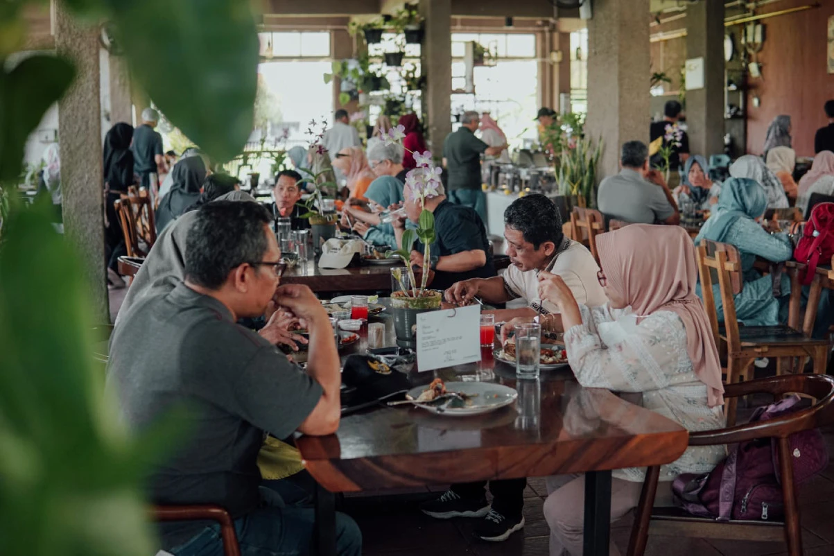Laras Garden Resto Cilegon Hadirkan Nostalgia Bersama The Glasses