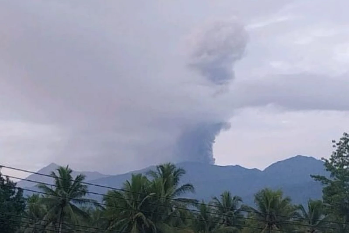 Gunung Dukono di Halmahera Utara Erupsi Lagi, Status Waspada